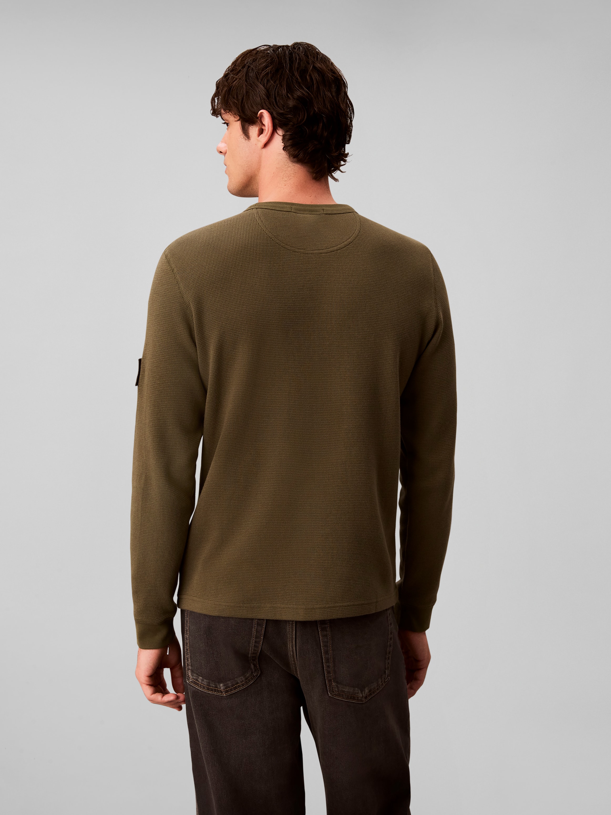 Calvin Klein Langarmshirt »WAFFLE BADGE CREWNECK TEE« Regular fit, Badge, Rundhalsausschnitt