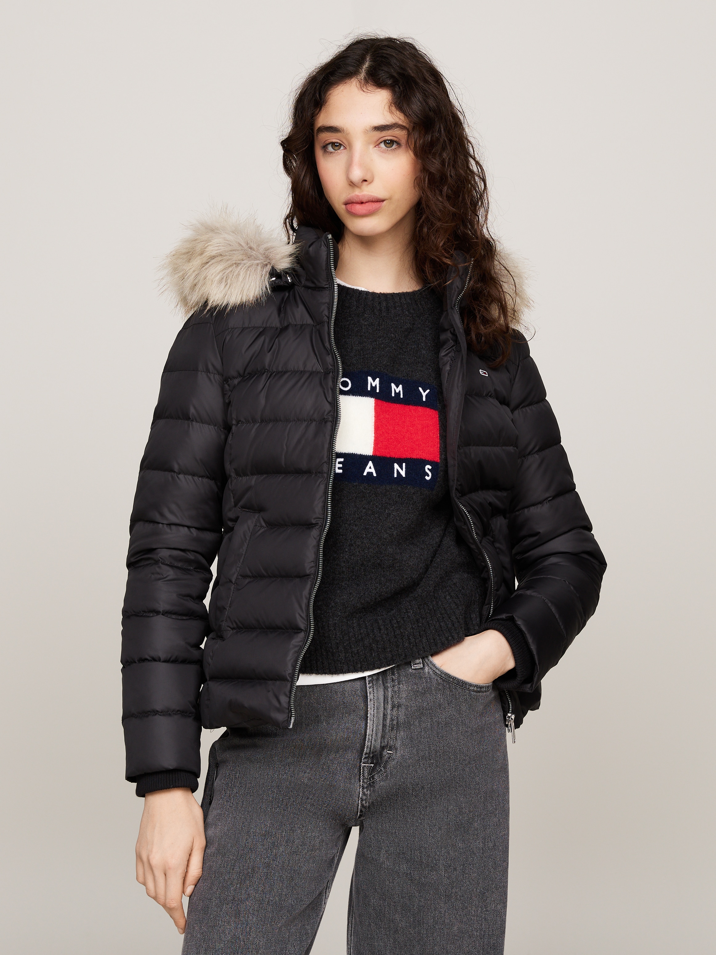 Tommy Jeans Steppjacke "TJW BASIC HOODED DOWN JACKET EXT", mit Kapuze, mit Logostickerei