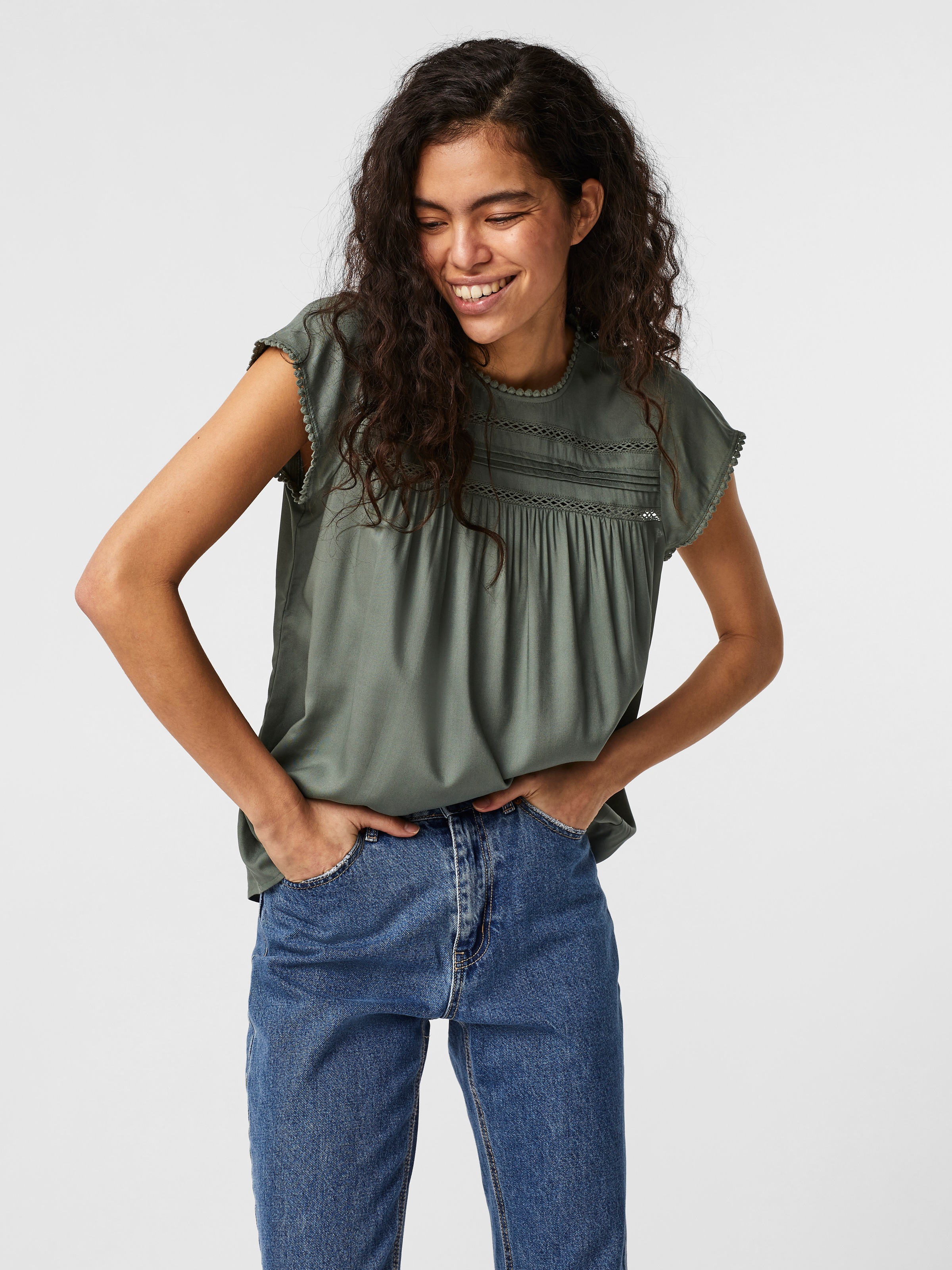 Vero Moda Kurzarmbluse "VMDEBBIE PLEAT S/L TOP GA NOOS", mit tollen Biesen günstig online kaufen