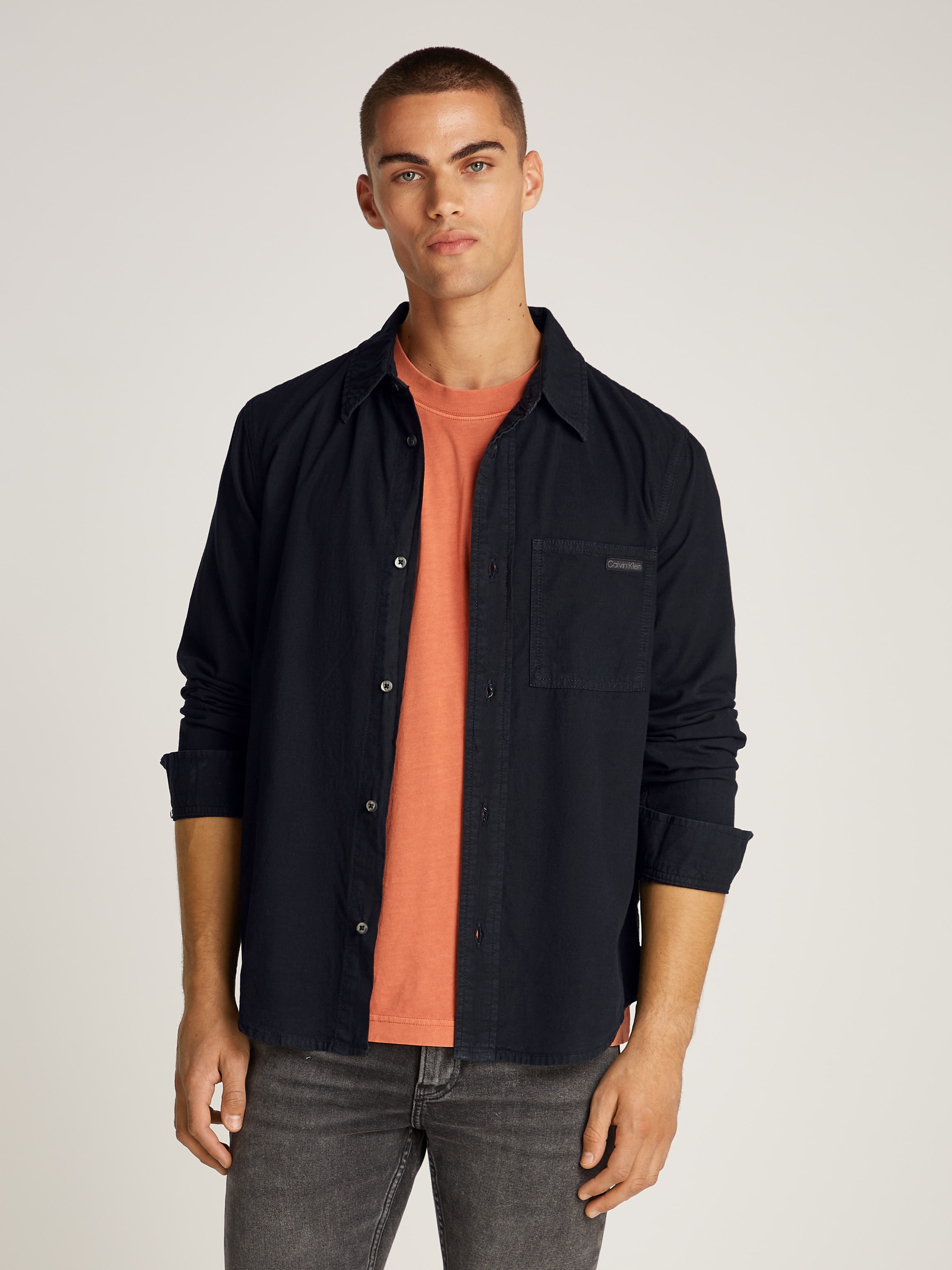 Calvin Klein Jeans Langarmhemd "REGULAR CHAMBRAY SHIRT", Logodruck, Brustta günstig online kaufen