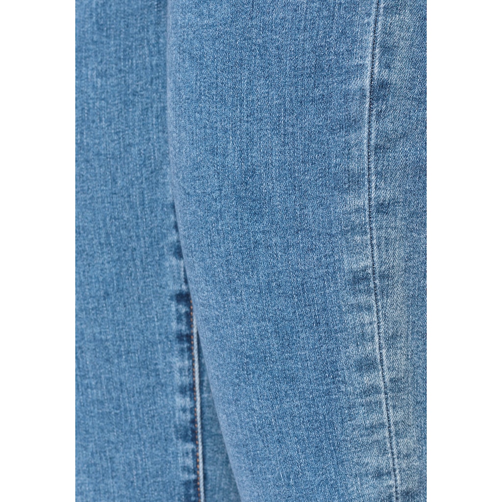 Levi's® Straight-Jeans »724 High Rise Straight«