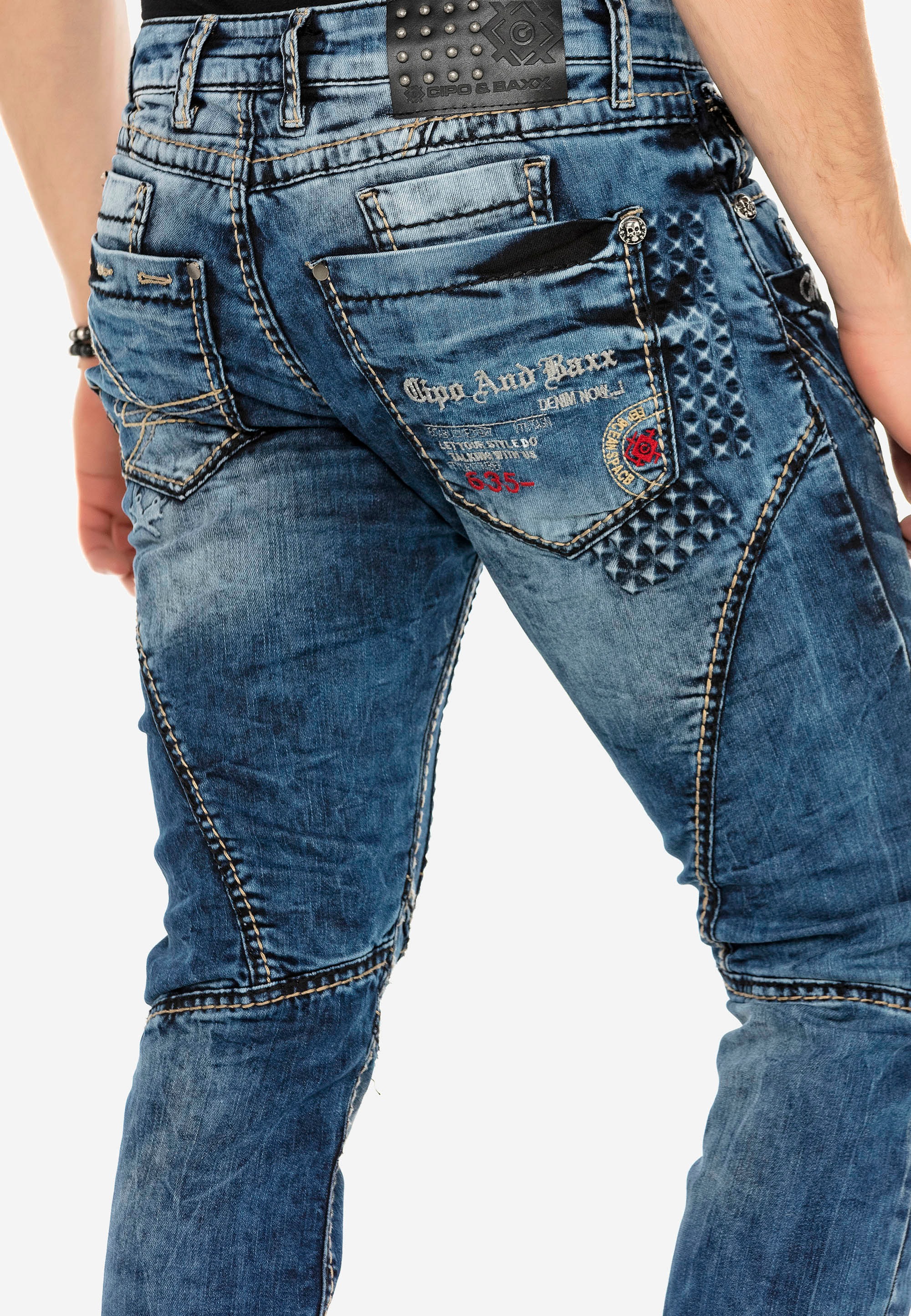 Cipo & Baxx Bequeme Jeans, mit trendigen Ziernähten in Straight-Fit