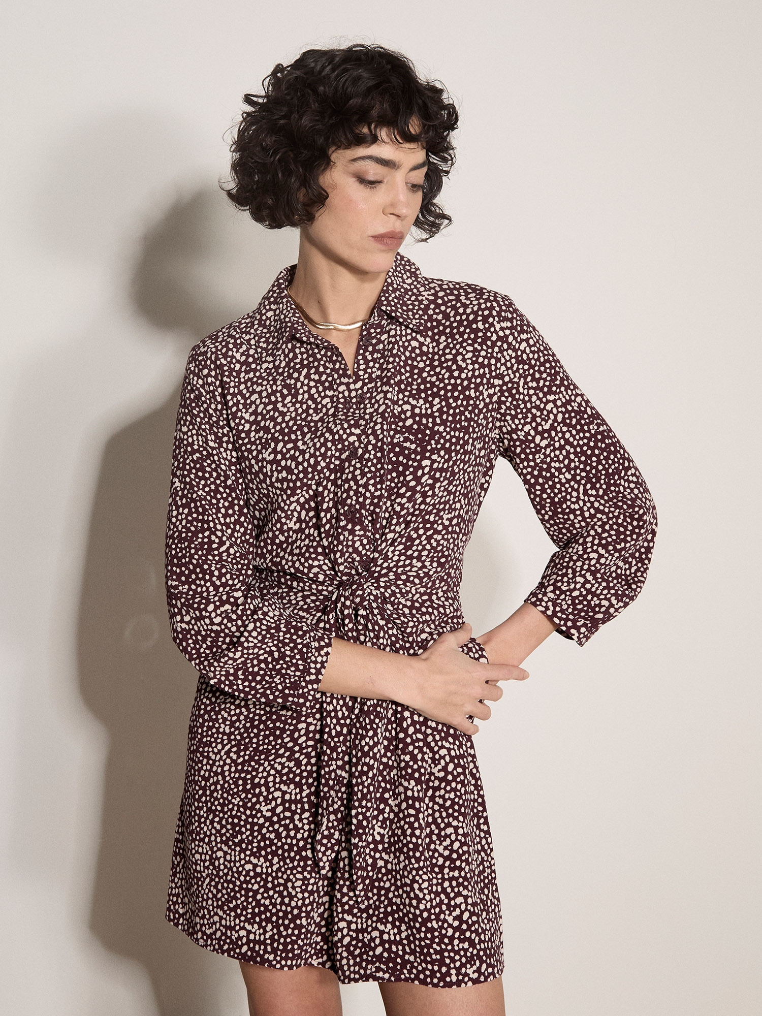 Apricot Minikleid »Kurzes gepunktetes Crêpe-Kleid« mit Taillenbindeband