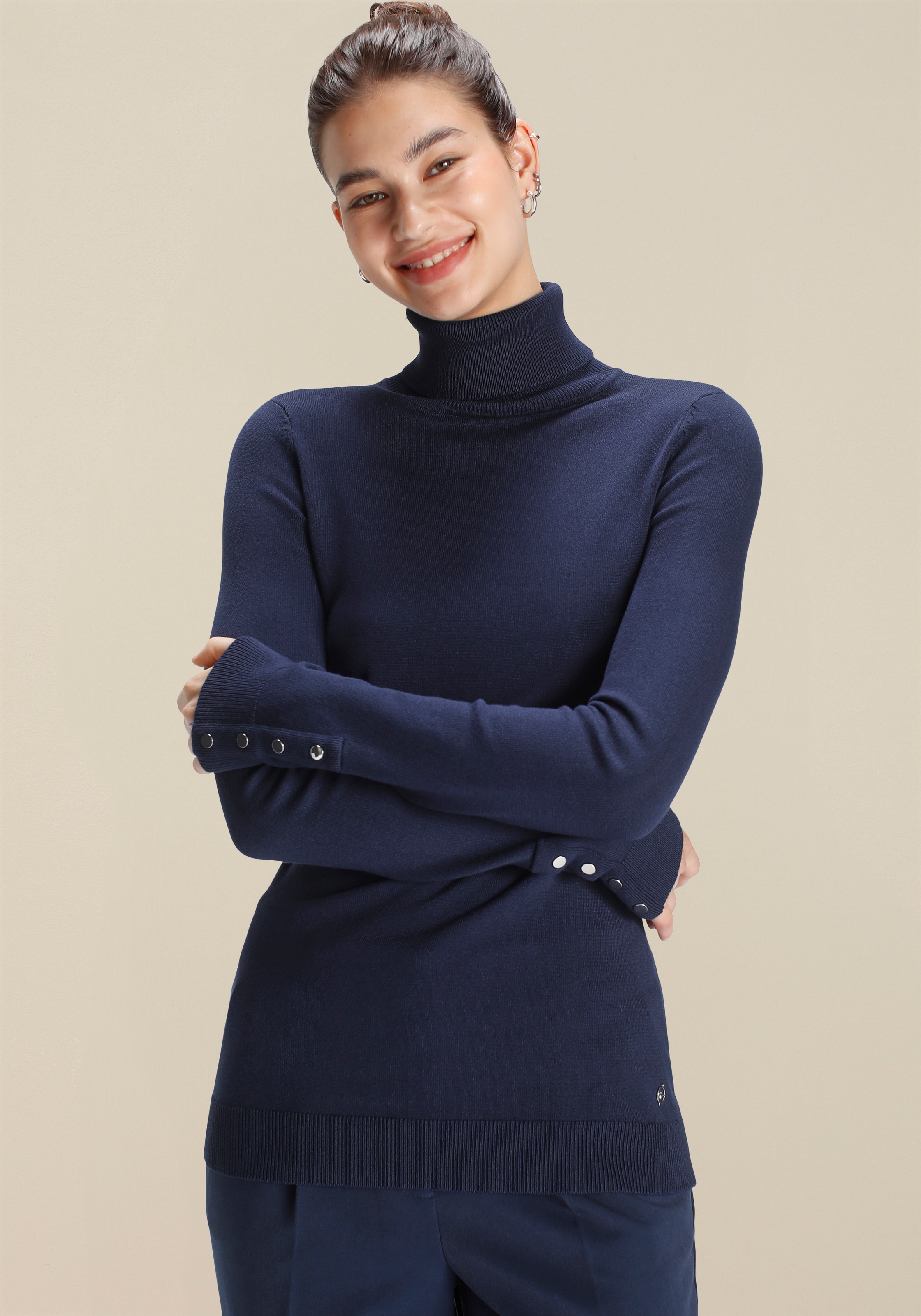 Rollkragenpullover TAMARIS, Damen, Gr. 42, blau (solid navy), Obermaterial: 70% Viskose, 30% Polyamid, unifarben, figurbetont hüftlang, Rippbündchen mit Druckknöpfen, Pullover Rollkragenpullover, in enger Form mit Knopfdetails