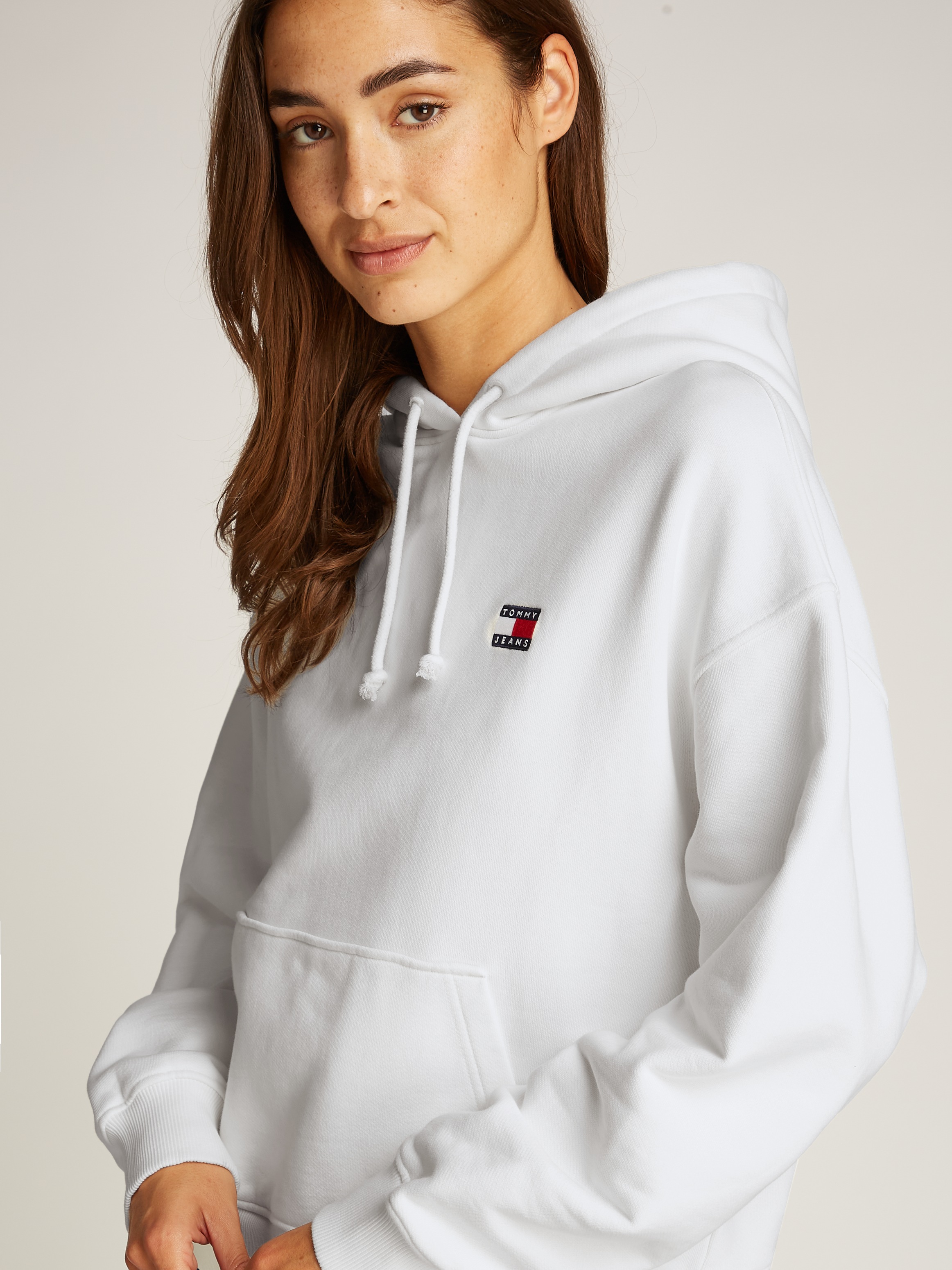 Tommy Jeans Kapuzensweatshirt »TJW BXY BADGE HOODIE EXT«, mit Logo-Badge