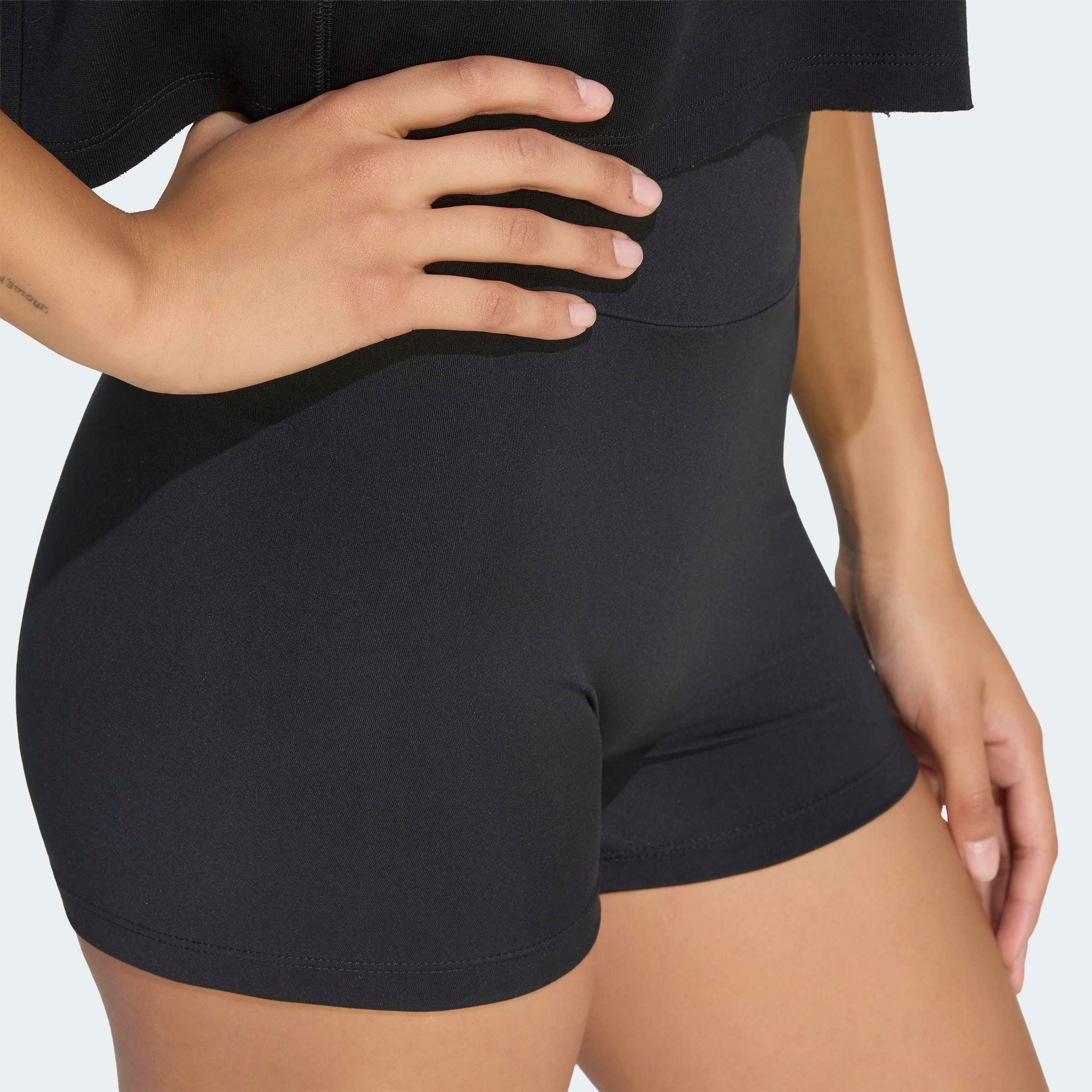 adidas Originals Shorts »ESS PES«  sportlicher Stil, ohne Verschluss, aus Polyester, enger Schnitt