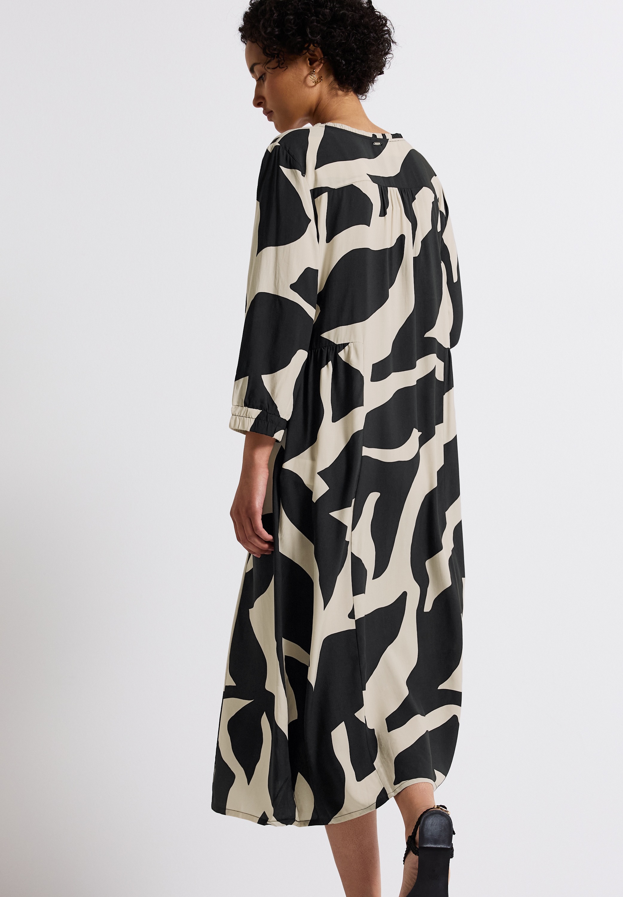 STREET ONE Midikleid, mit grafischem Muster und 3/4 -Arm günstig online kaufen