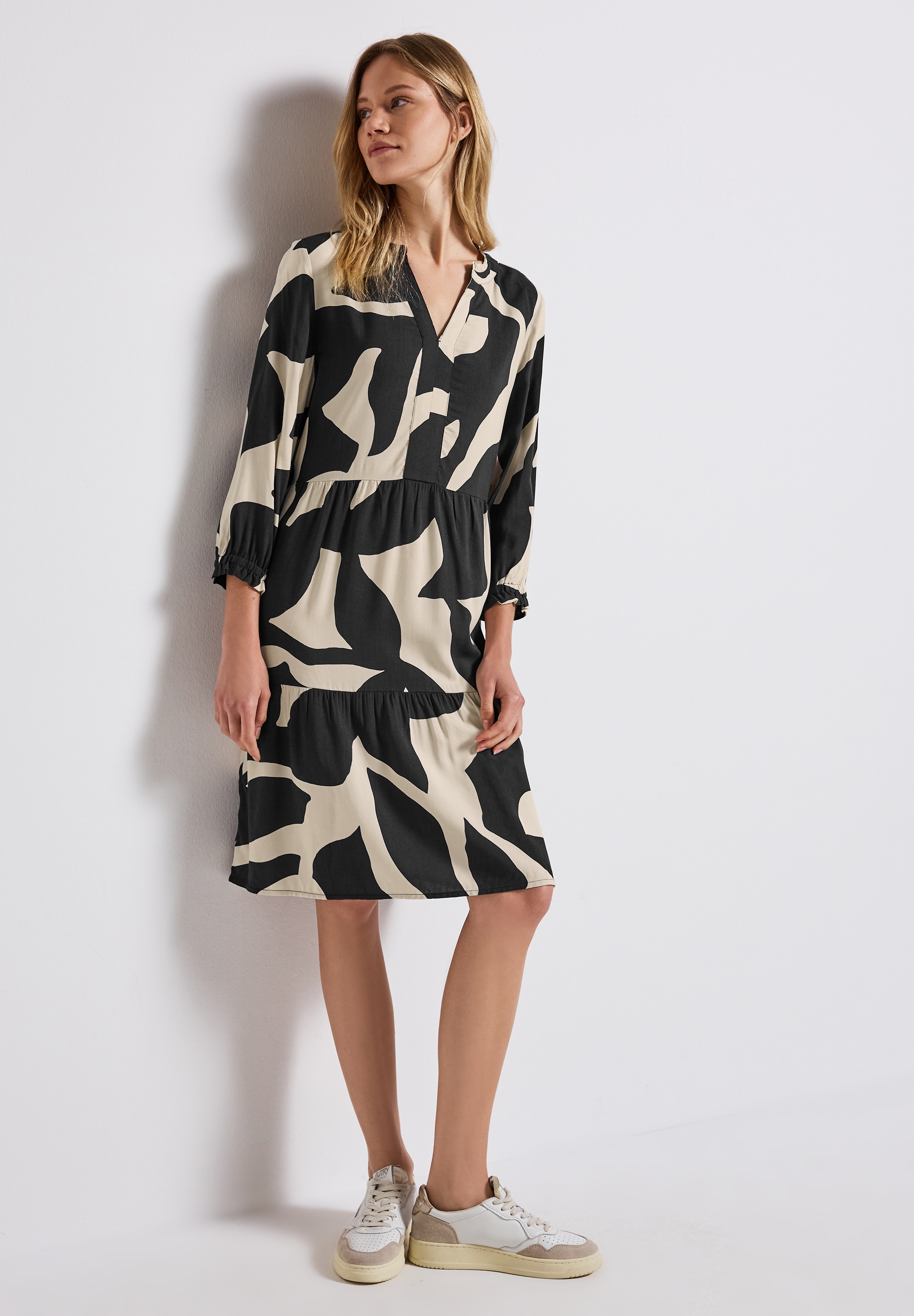 STREET ONE Midikleid, mit Volants und grafischem Muster günstig online kaufen