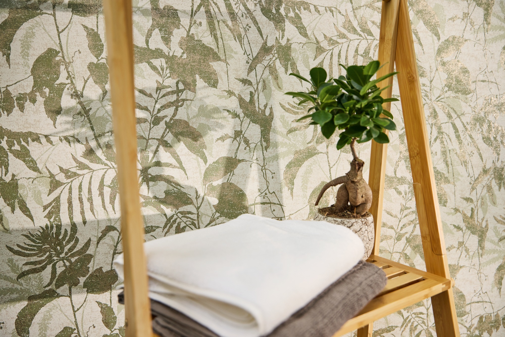 living walls Vliestapete »Botanik-Tapete Natur Blättermuster strukturiert« botanisch strukturiert