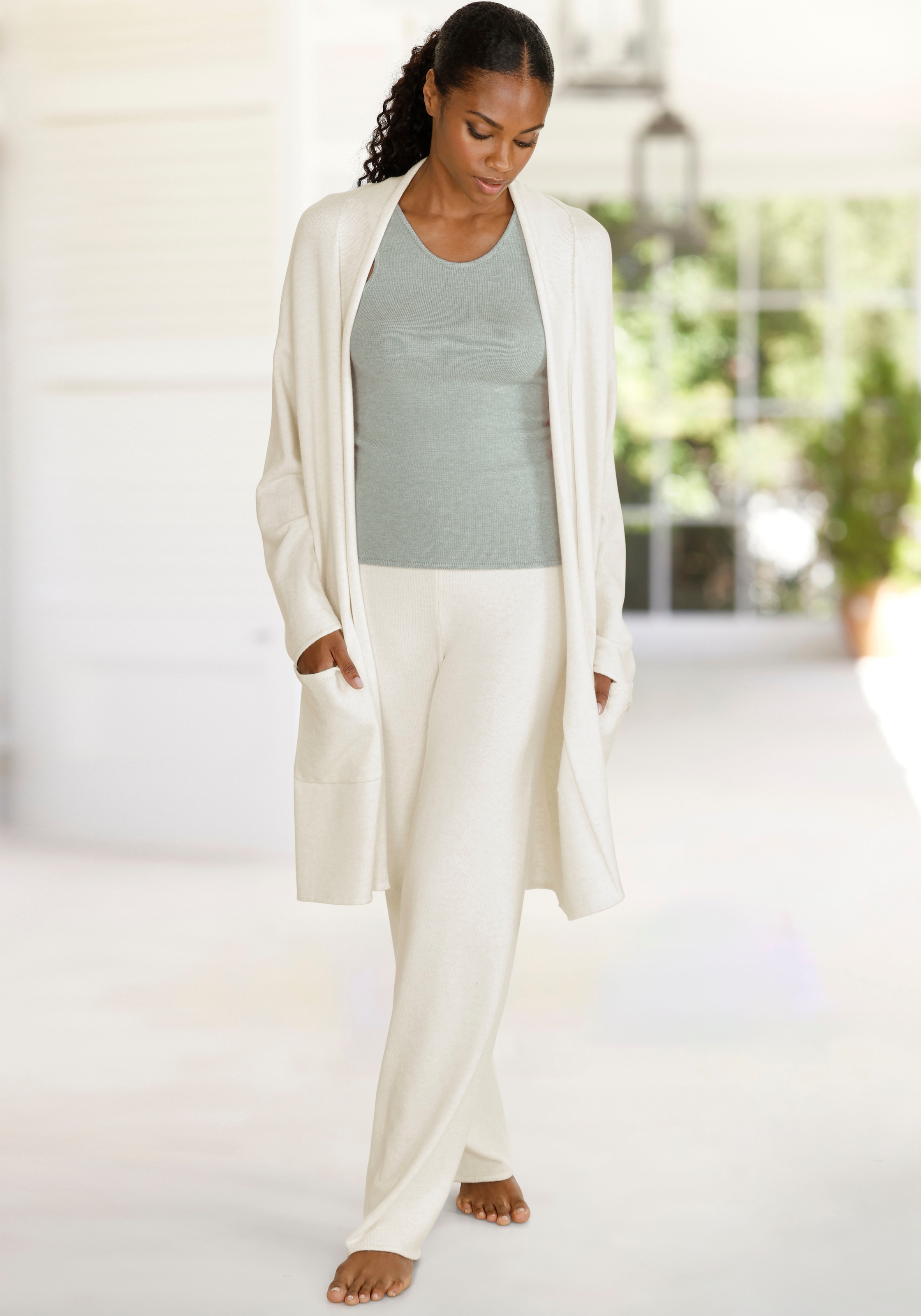 LASCANA Longstrickjacke mit aufgesetzte Taschen und Umlegekragen, Loungewear