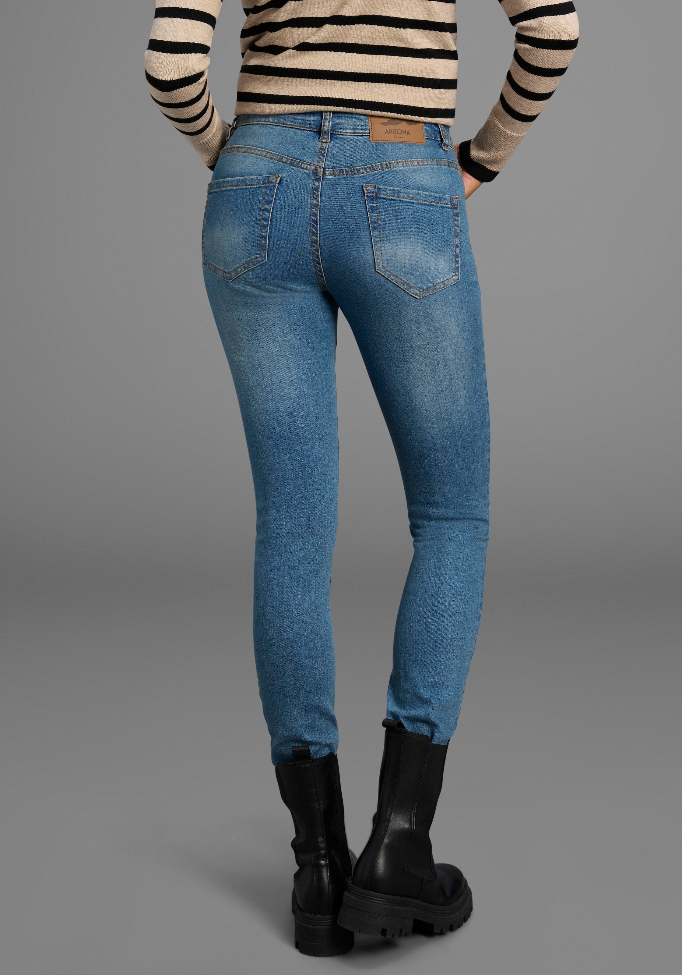 Arizona Slim-fit-Jeans »Bund mit seitlichem Gummizugeinsatz«, schmale Passform, Röhrenjeans, Used-Waschung, hohe Leibhöhe
