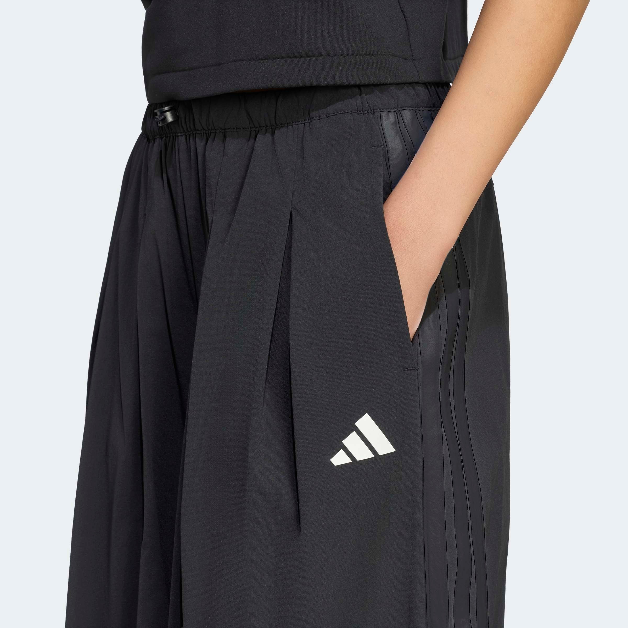 adidas Sportswear Sporthose »CITY TECH 3 STRIPES TRACKSUIT BOTTOMS«  für Erwachsene, sportlicher Stil, aus Polyamid und Elasthan