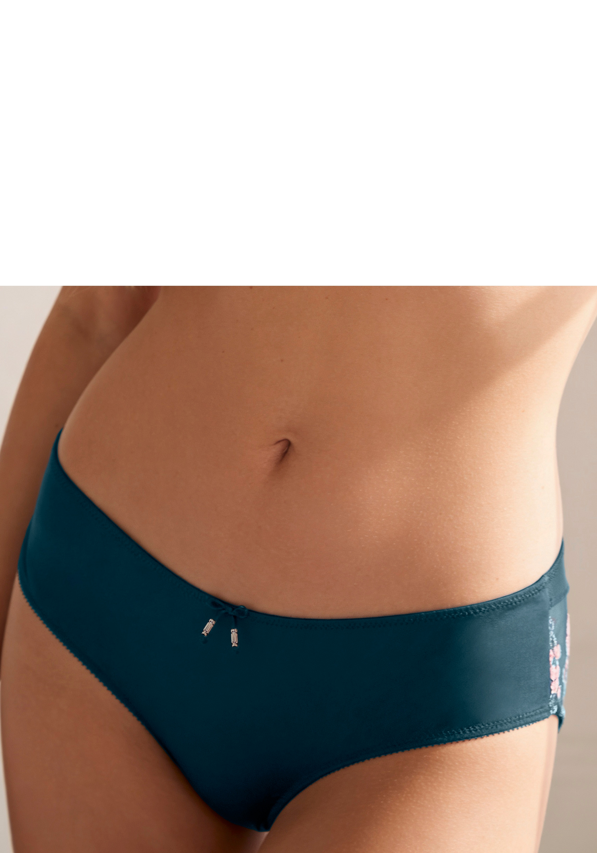 LASCANA Tanga "Maria" Edle Stickerei-Spitze hinten, als Dessous-Set kombinierbar