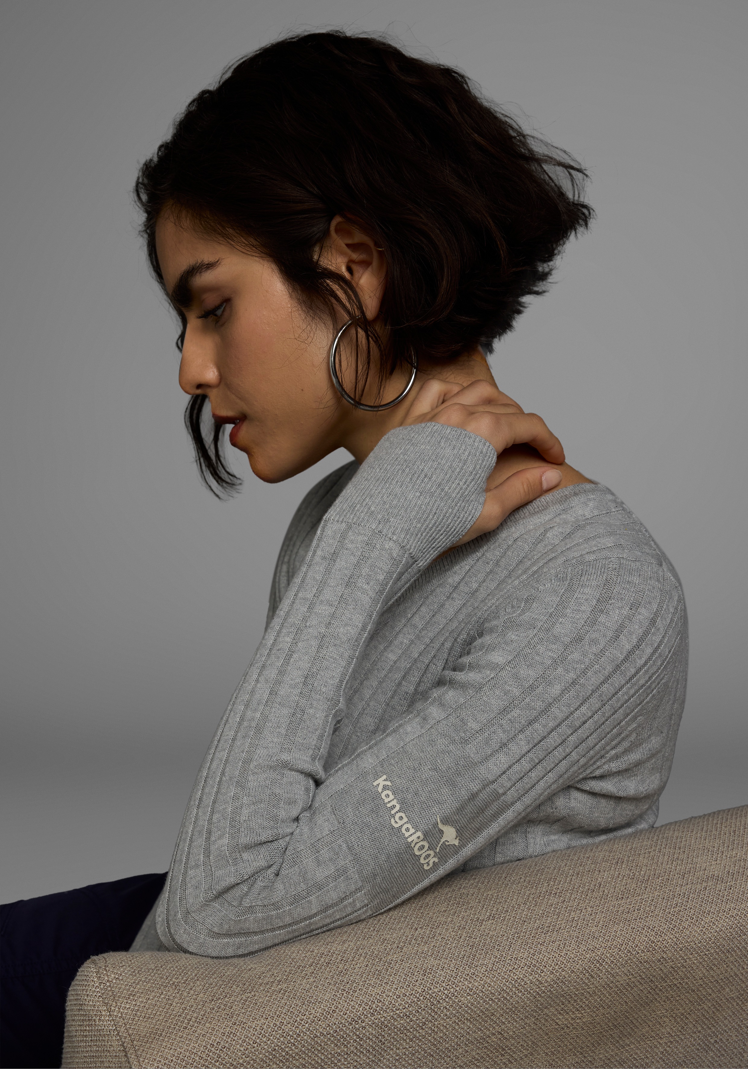 Thumbnail - KangaROOS V-Ausschnitt-Pullover in breit geripptem Feinstrick