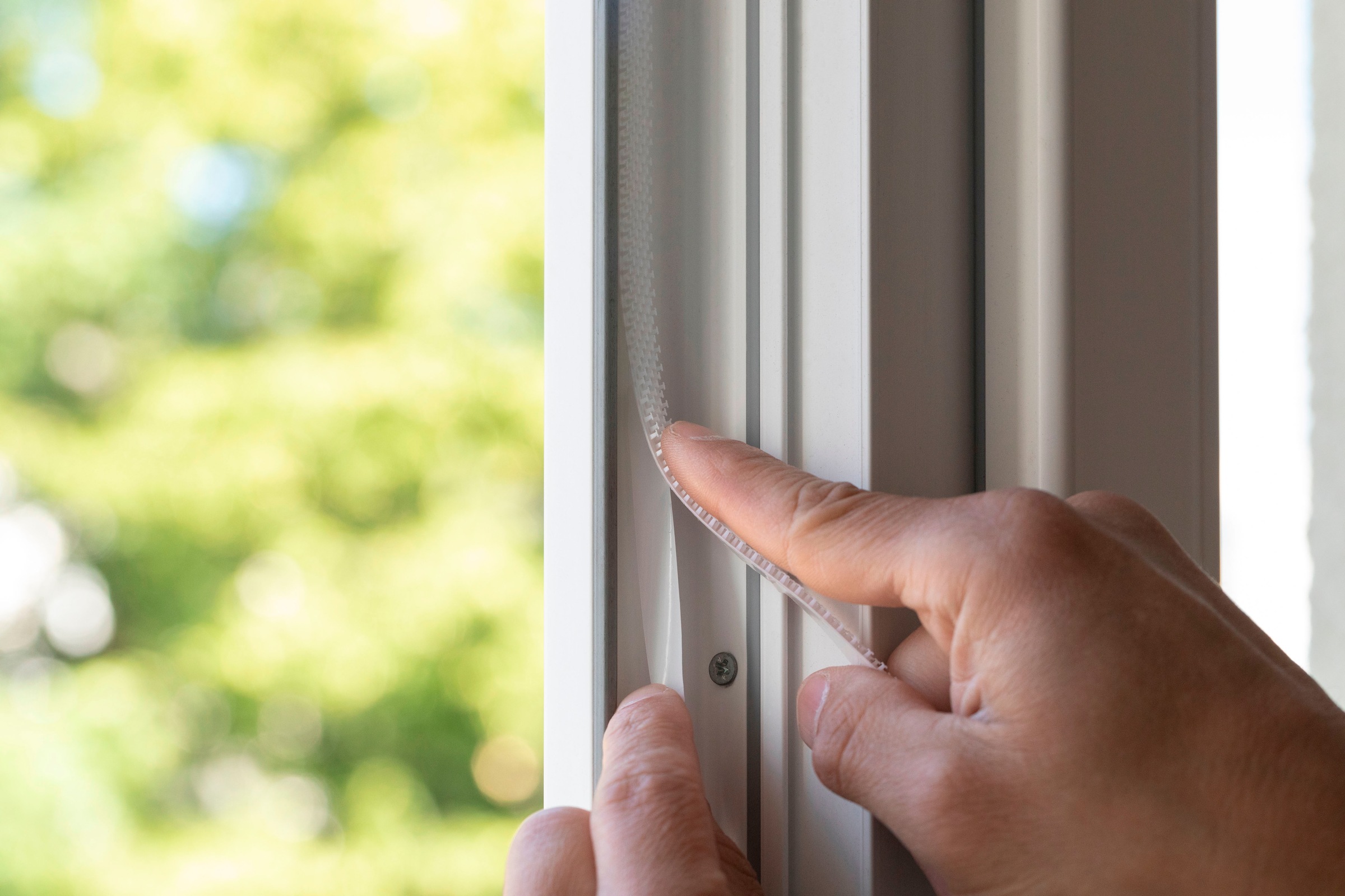 SCHELLENBERG Klett-Klebeband »Insektenschutzzubehör, Befestigungsband für Polyester-Fliegengitter« semi-transparent, 5,6 m, in unterschiedlichen Sets erhältlich