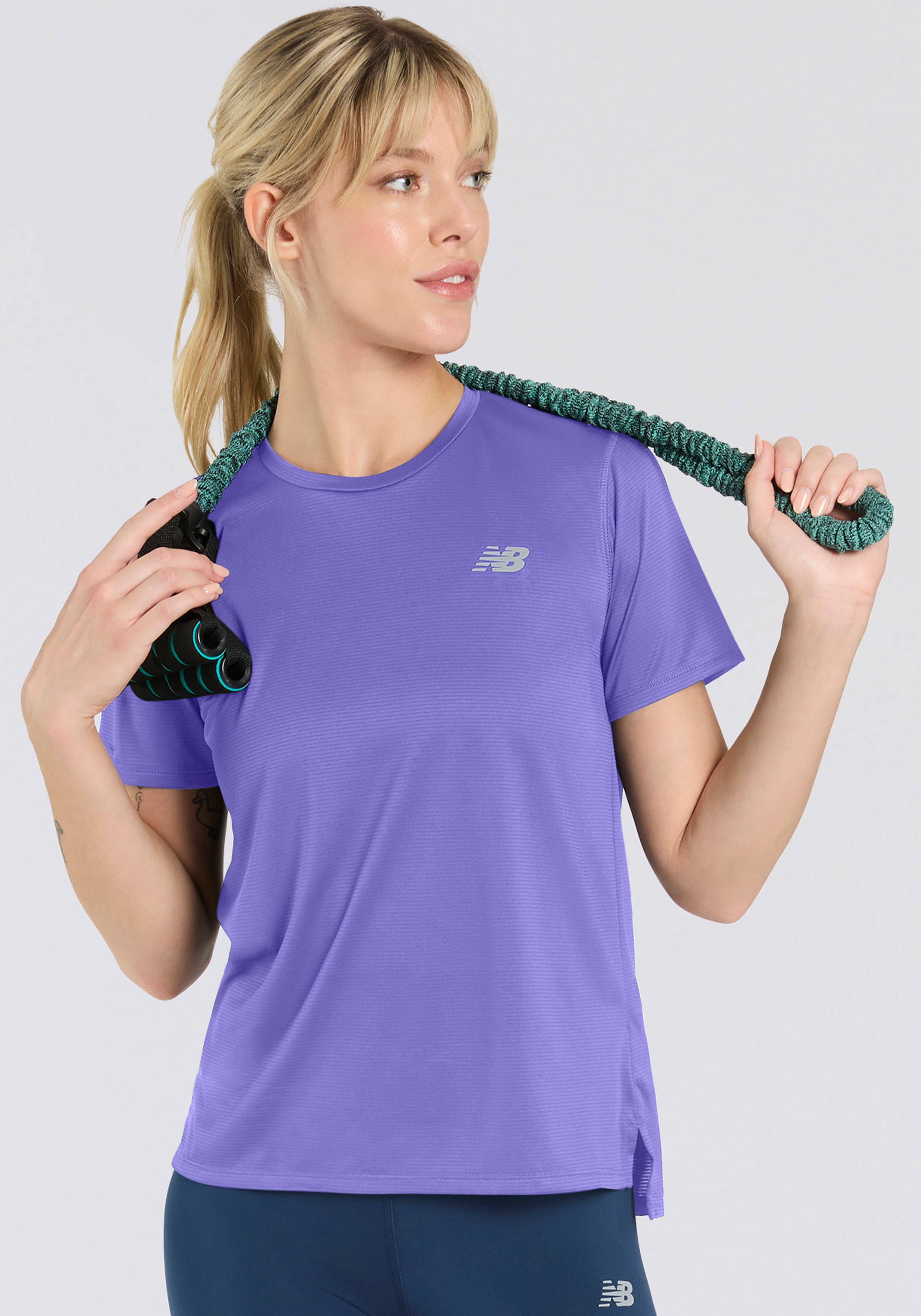 New Balance Laufshirt "Sports Essentials T-Shirt Womens TOP-36327" Regular Fit, mit eingefasster Kante am Rundhalsausschnitt, Kurzarm