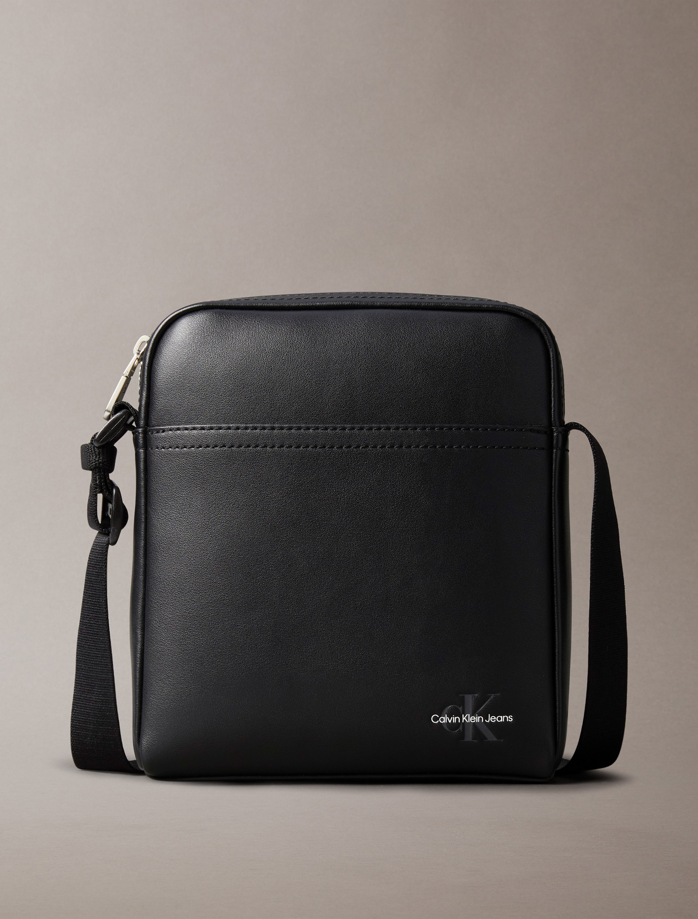 Calvin Klein Jeans Messenger Bag »MONO LOGO REPORTER 18«, Schultertasche, Herren-Umhängetasche, Mini Bag mit Logoschriftzug