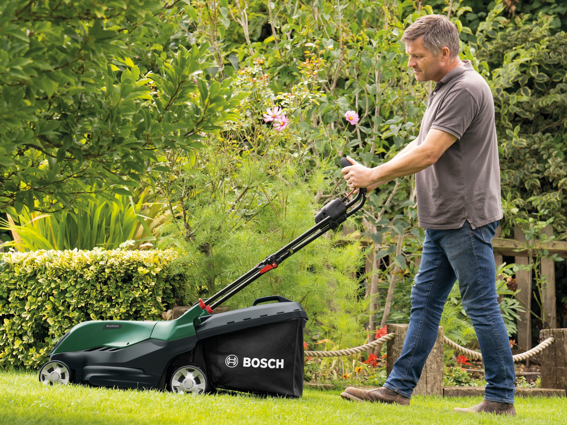 Bosch Home & Garden Akkurasenmäher »AdvancedlRotak 36V-40-650«, mit 2xAkku 36V/2,0 Ah und Ladegerät