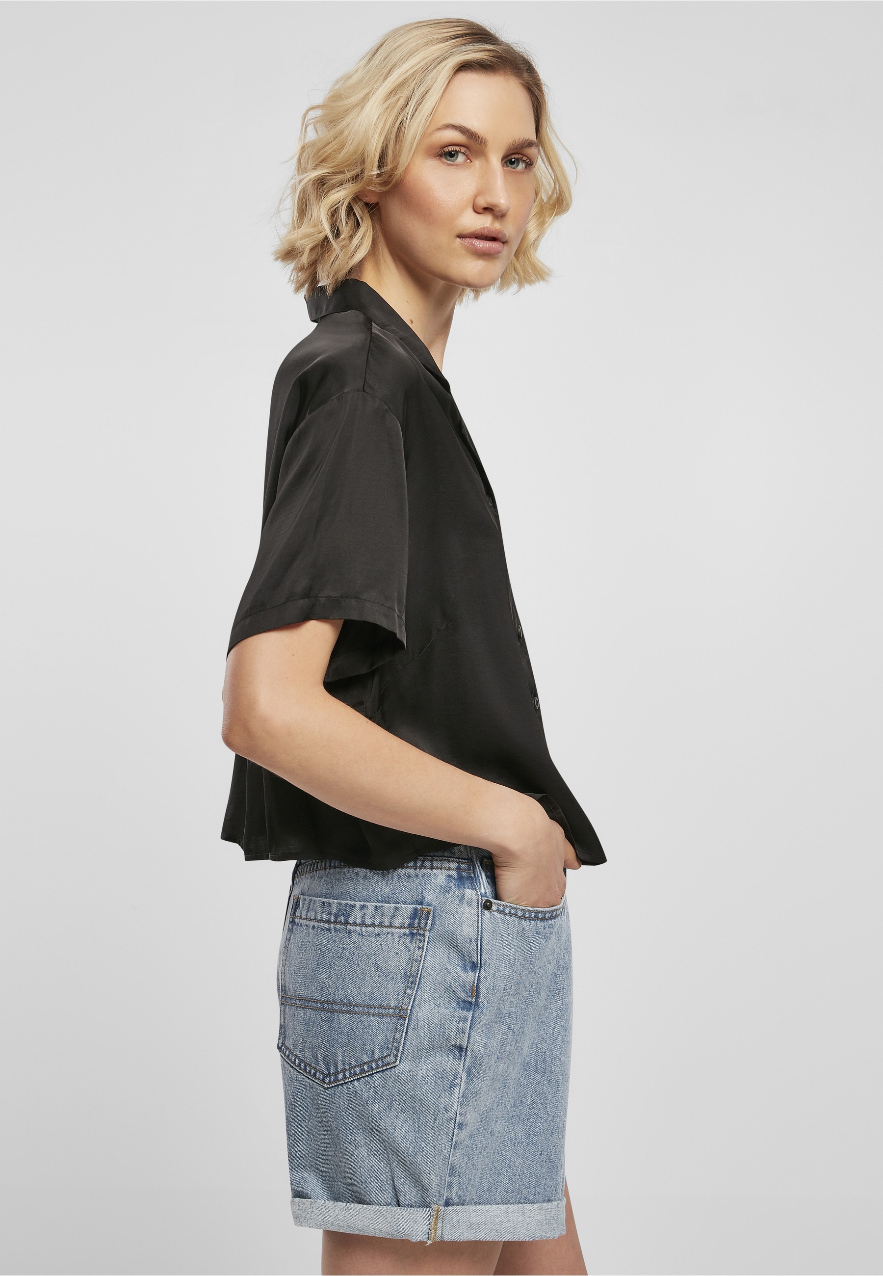 URBAN CLASSICS Kurzarmshirt »Urban Classics Damen Ladies Viscose Satin Resort Shirt« 1 Stk.