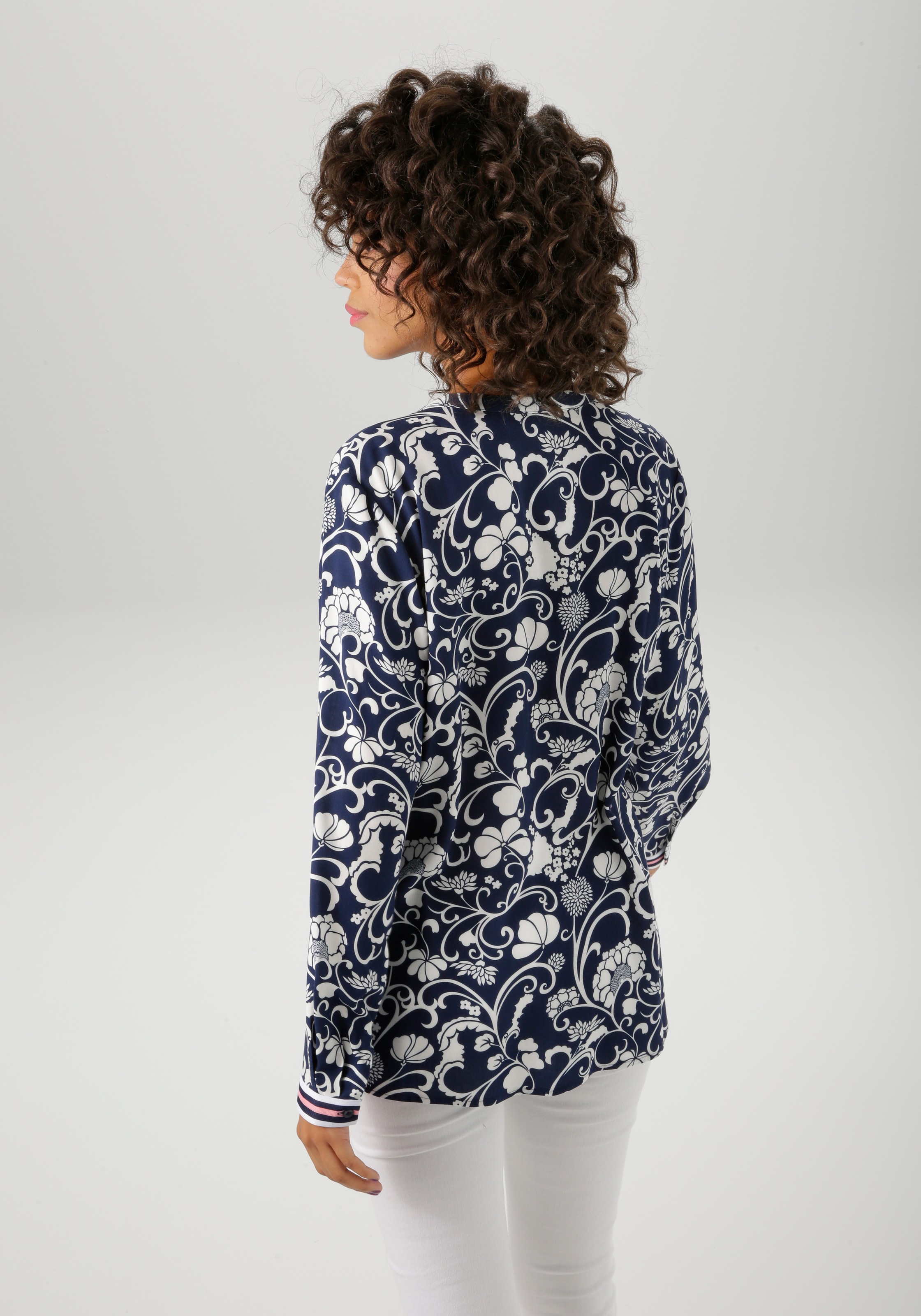 Aniston CASUAL Schlupfbluse, mit fantasievollem, grafischen Blumendruck - N günstig online kaufen