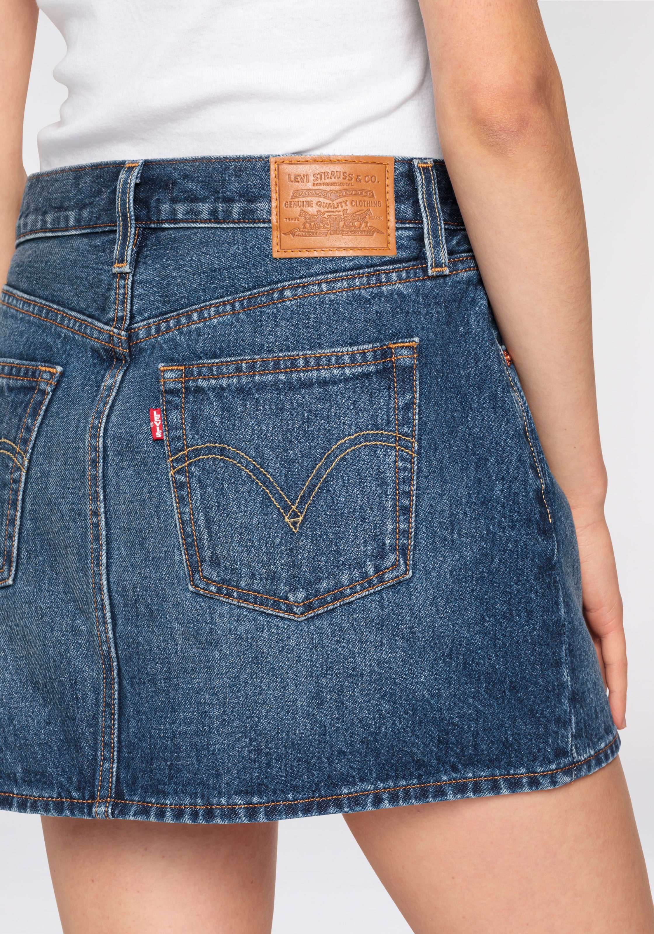 Levi's® Jeansrock »ICON SKIRT«, mit Used-Effekten und ausgefransten Kanten