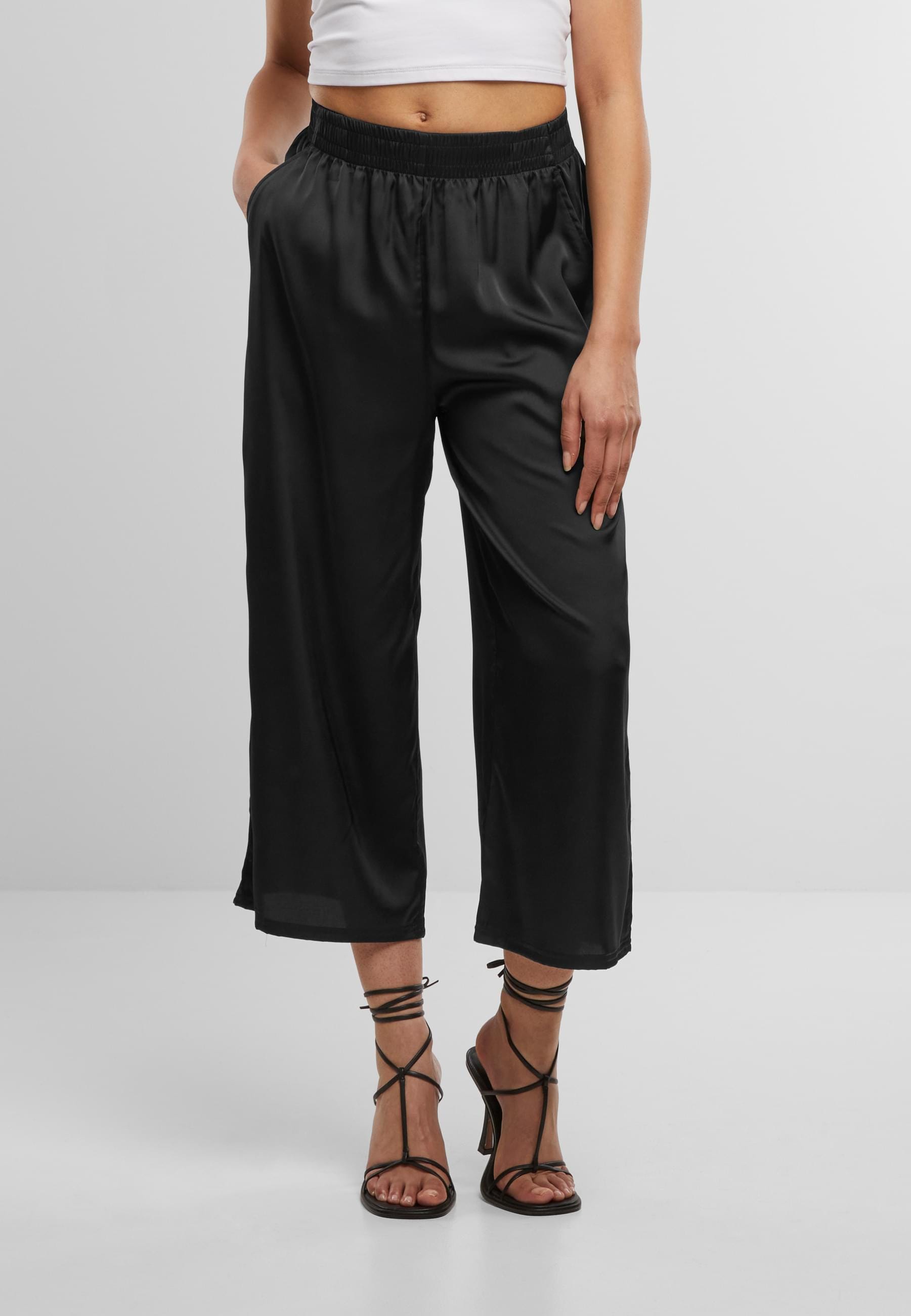 URBAN CLASSICS Stoffhose »Urban Classics Ladies Satin Wide Leg Culotte«, (1 tlg.)