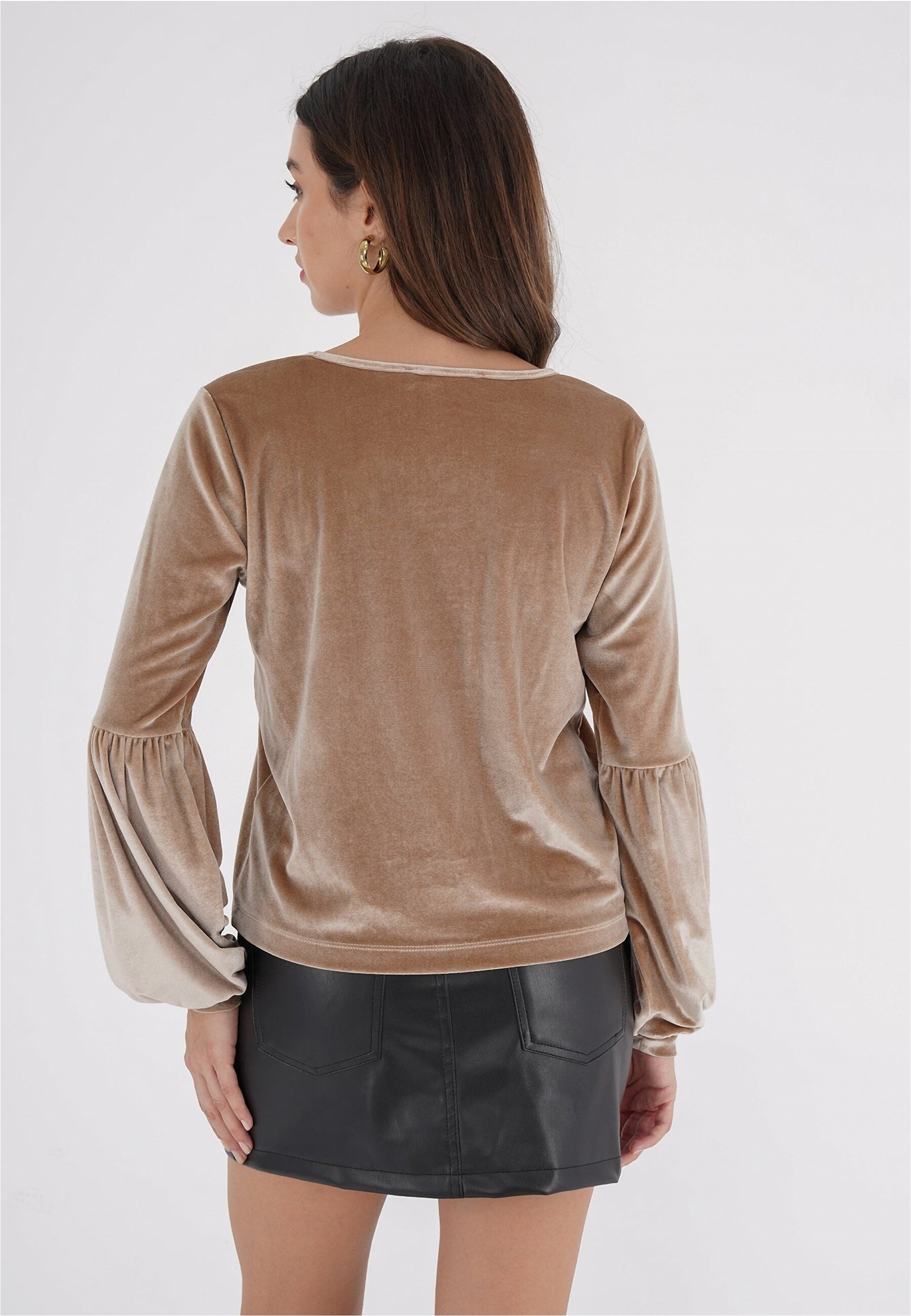 freshlions Langarmshirt »Viveka«, (1 tlg.), aus samtig, weichem Stoff hergestellt