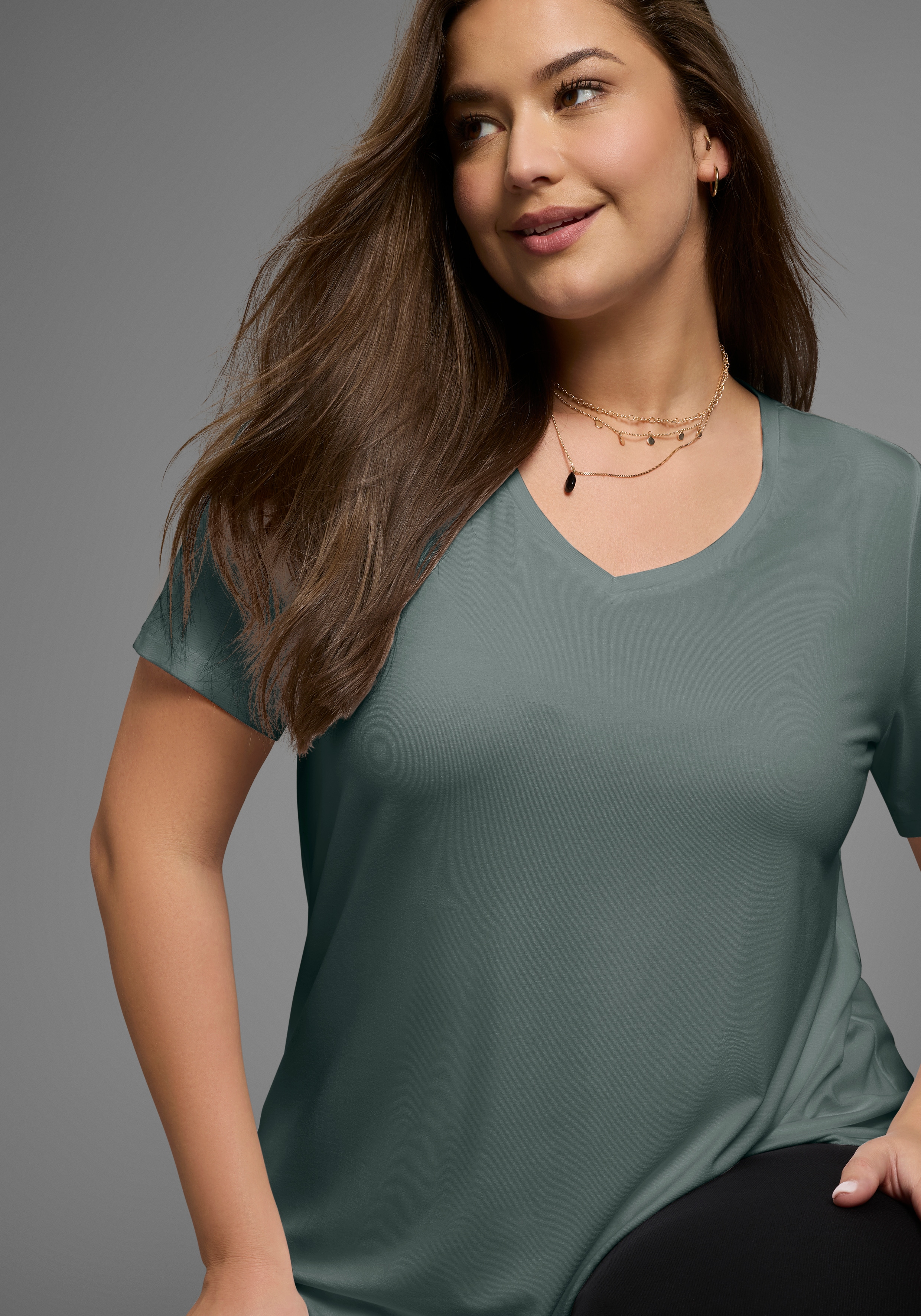 Laura Scott CURVE T-Shirt "Große Größen" mit V-Ausschnitt aus fließender Viskose