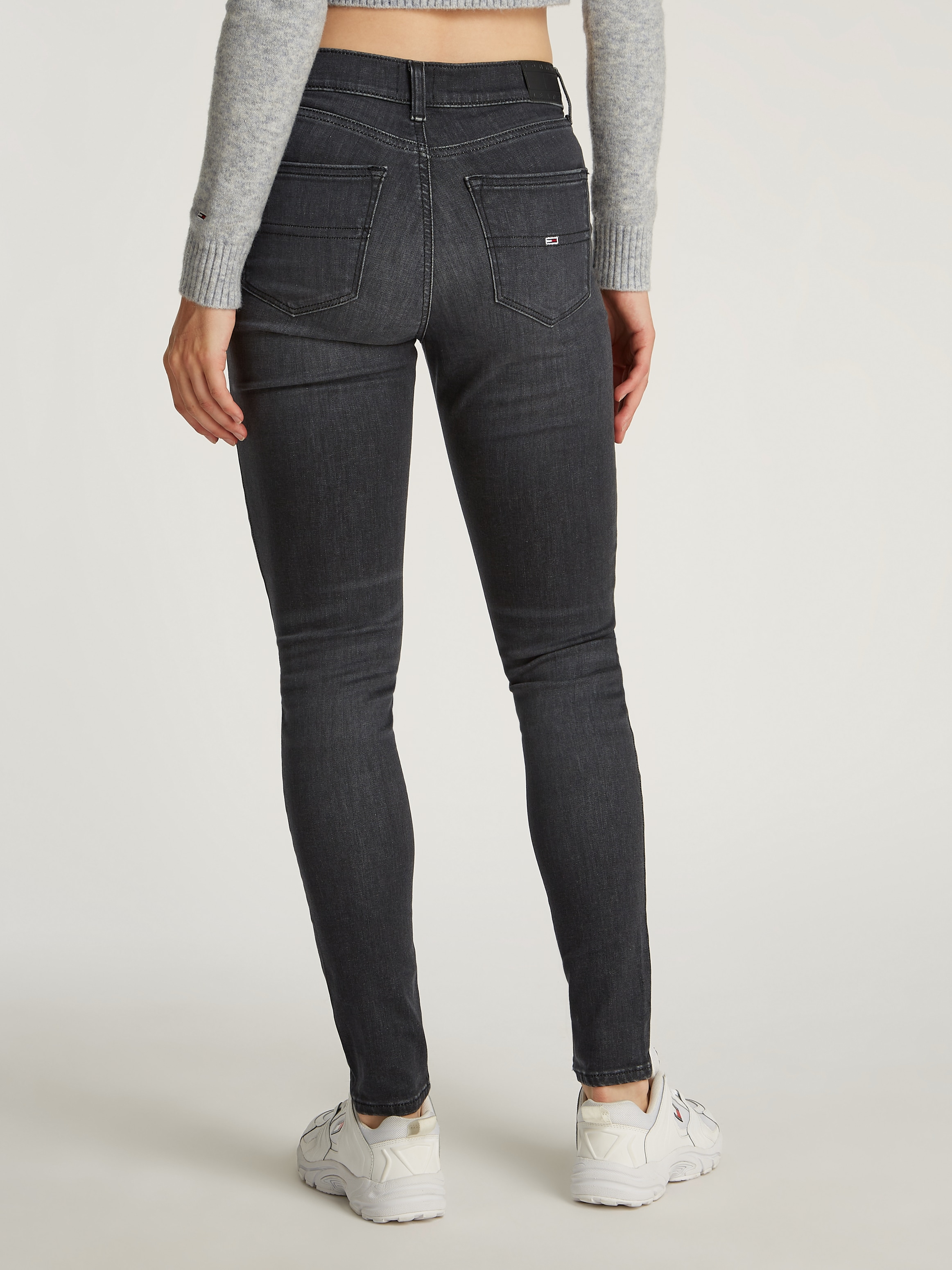 Tommy Jeans Skinny-fit-Jeans »Nora Mid Rise Skinny«, mit Waschung, mit Logo-Badge