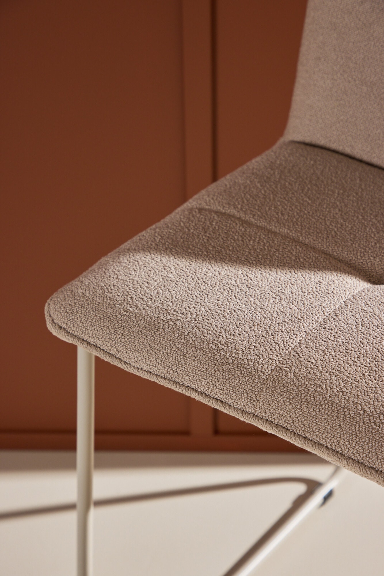 Venture Home Barhocker »Bisbee, 2er-Set Barhocker mit Fußstütze, belastbar bis 120 kg« Set, 2 Stk. tlg. Tresenstuhl, weicher Bezug, Stahlbeine, Fußstütze, modern