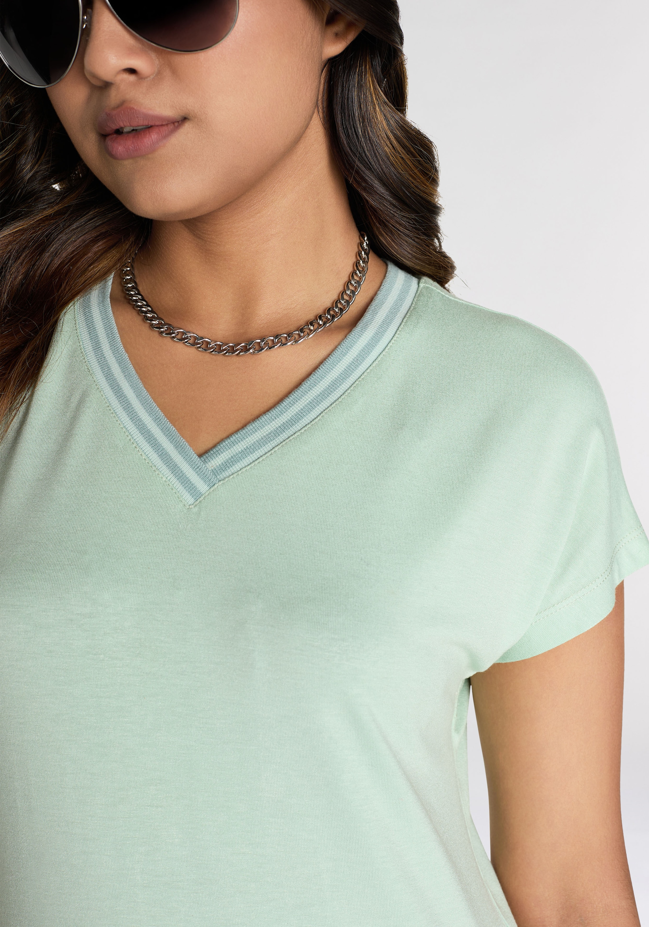 Laura Scott T-Shirt, mit sportlichem V-Ausschnitt