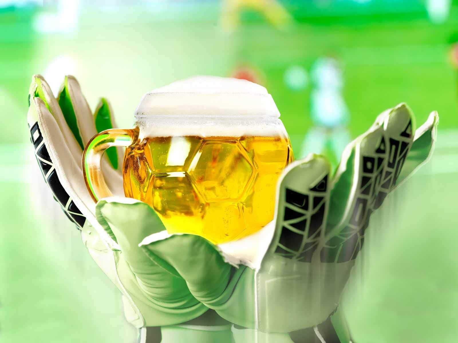 Stölzle Bierglas »Bierkrüge Fußball 400 ml 6er Set transparent«