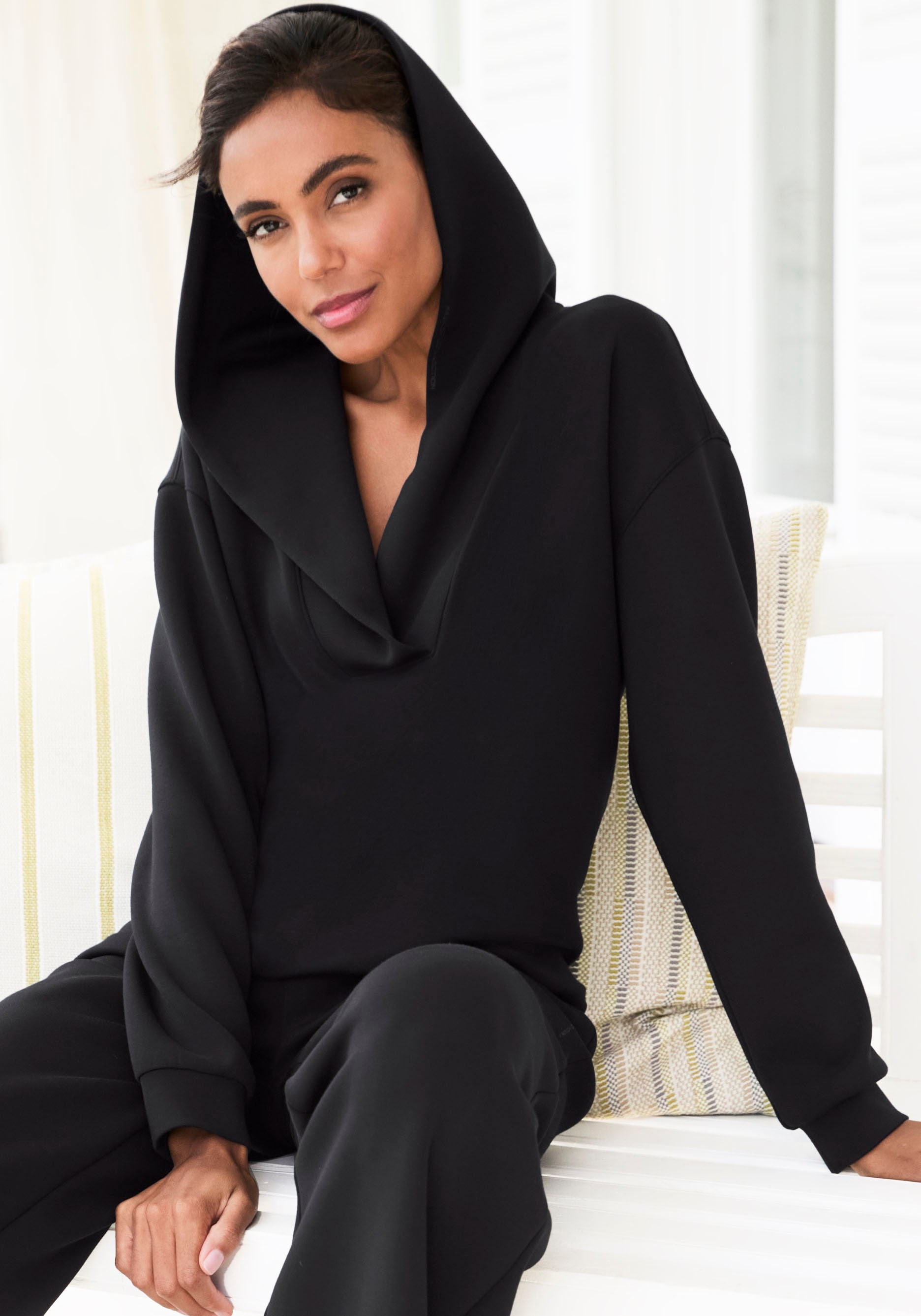 Hoodie, mit V-Ausschnitt und breitem Kragen, Loungewear