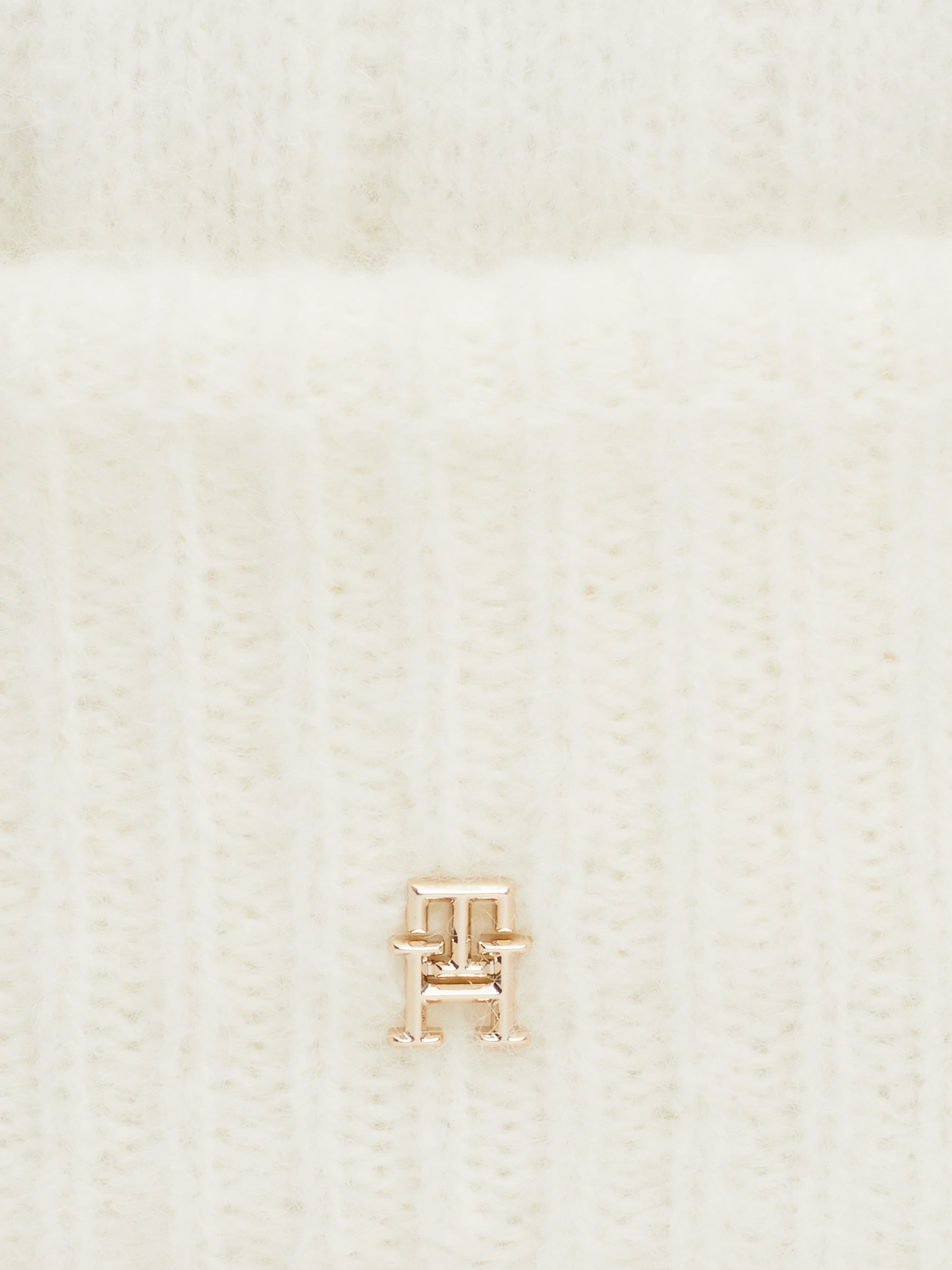 Tommy Hilfiger Beanie »TH TIMELESS BEANIE«, mit Monogramm-Emblem