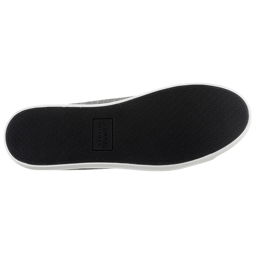 Tommy Hilfiger Sneaker »TH HI VULC CORE LOW CHAMBRAY«, mit Logoaufnäher auf der Zunge