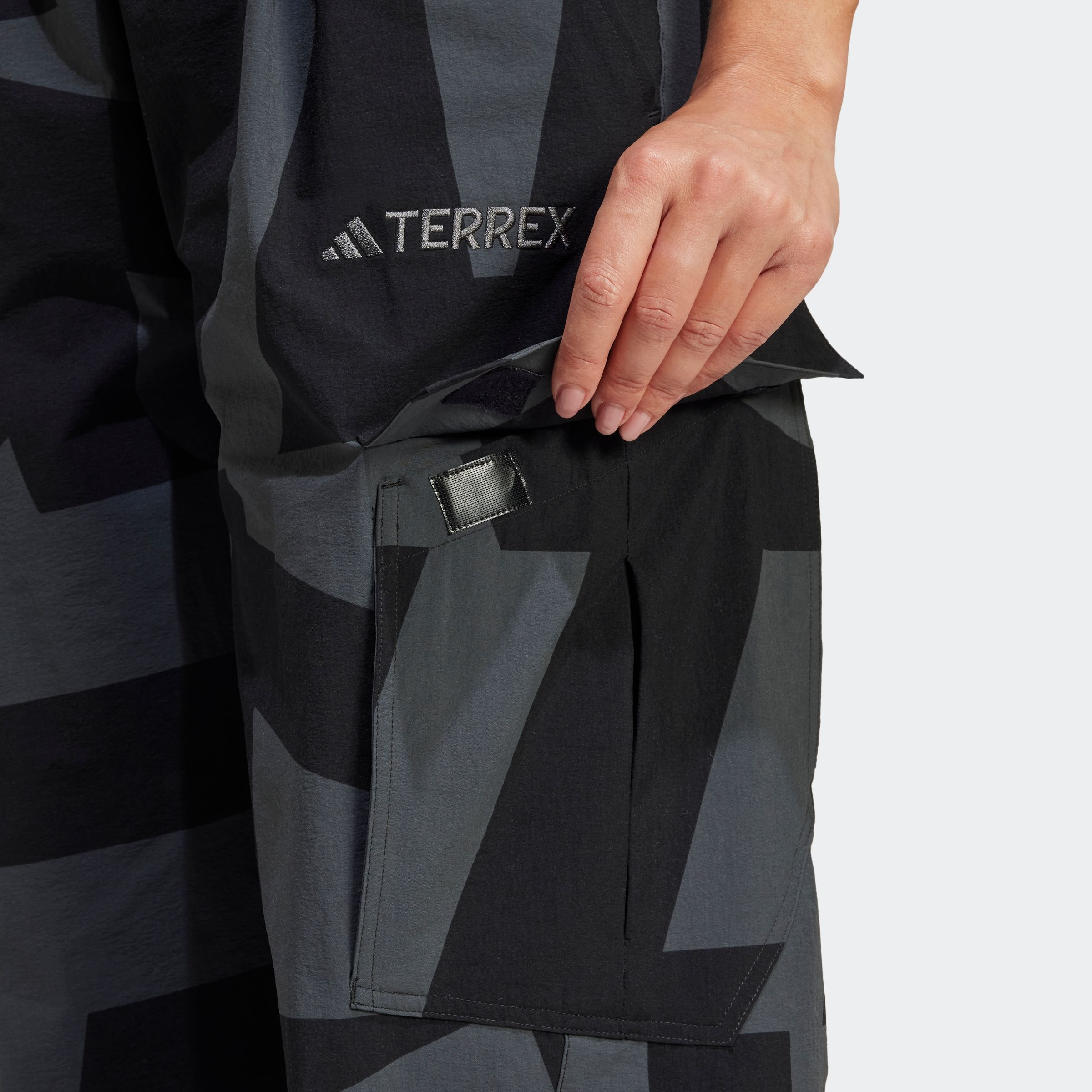 adidas TERREX Outdoorhose »W CARGO AOP P«, (1 tlg.)
