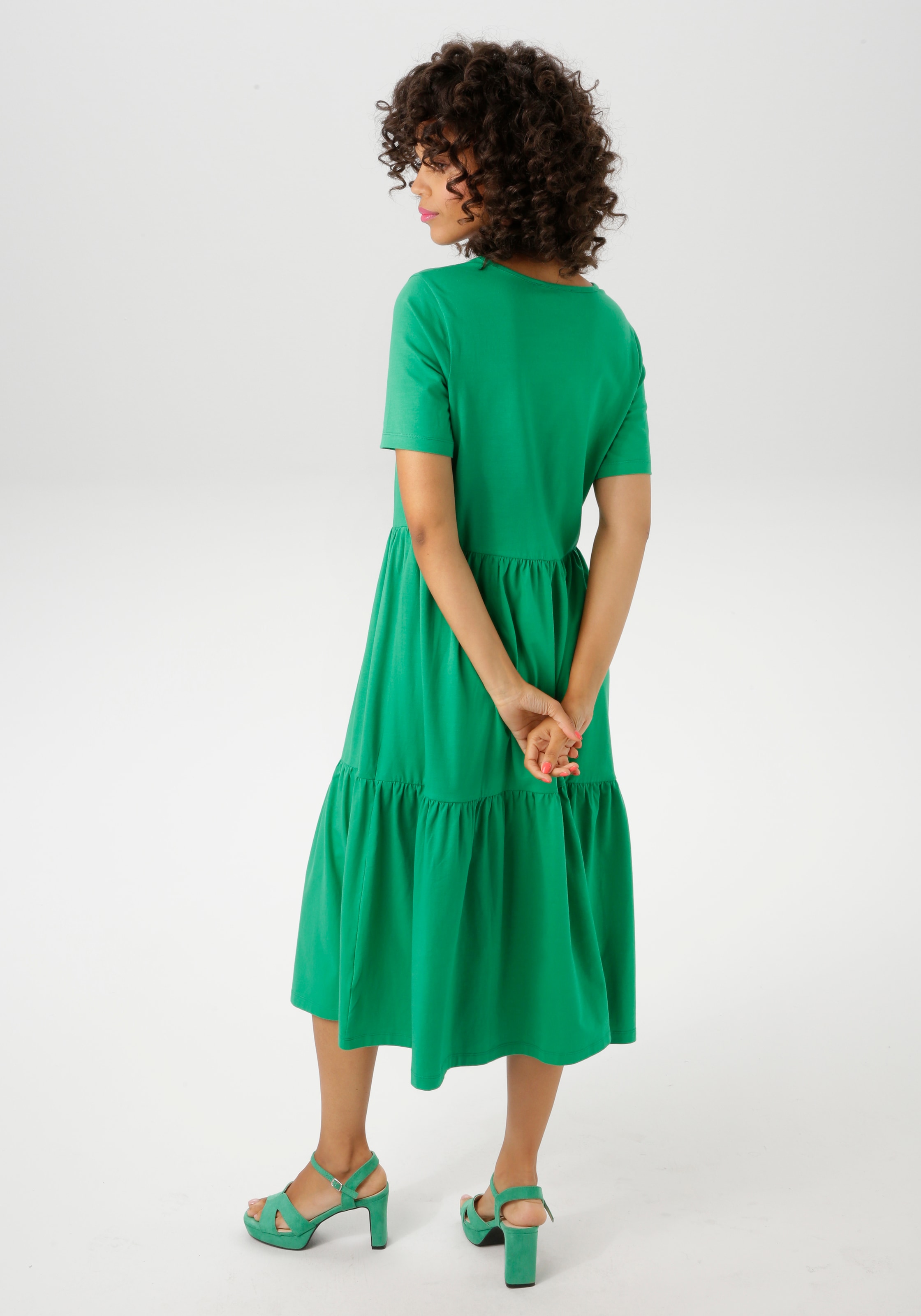 Aniston CASUAL Sommerkleid, in trendiger Farbpalette