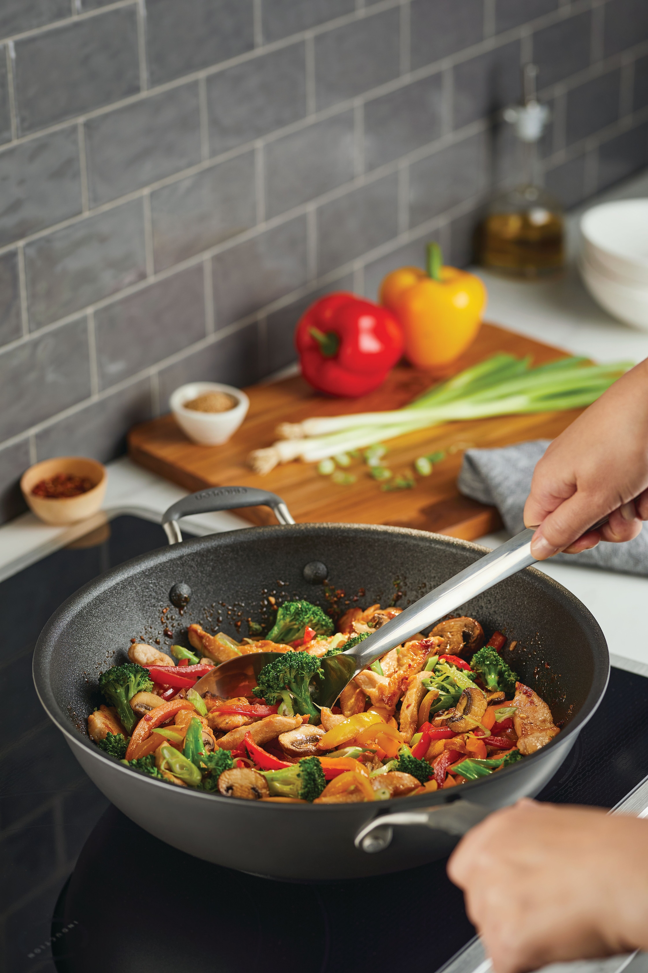 Circulon Wok »Circulon A1 Wokpfanne mit Gegengriff, 34 cm«, Edelstahl, (1 tlg.), dreilagig beschichtet, kratzfest, spülmaschinenfest