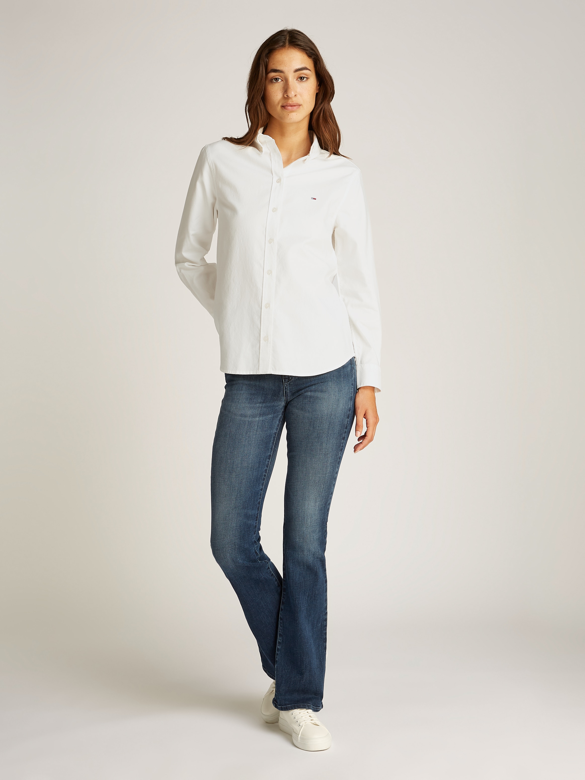 Tommy Jeans Hemdbluse »TJW REG OXFORD SHIRT«, mit Logostickerei