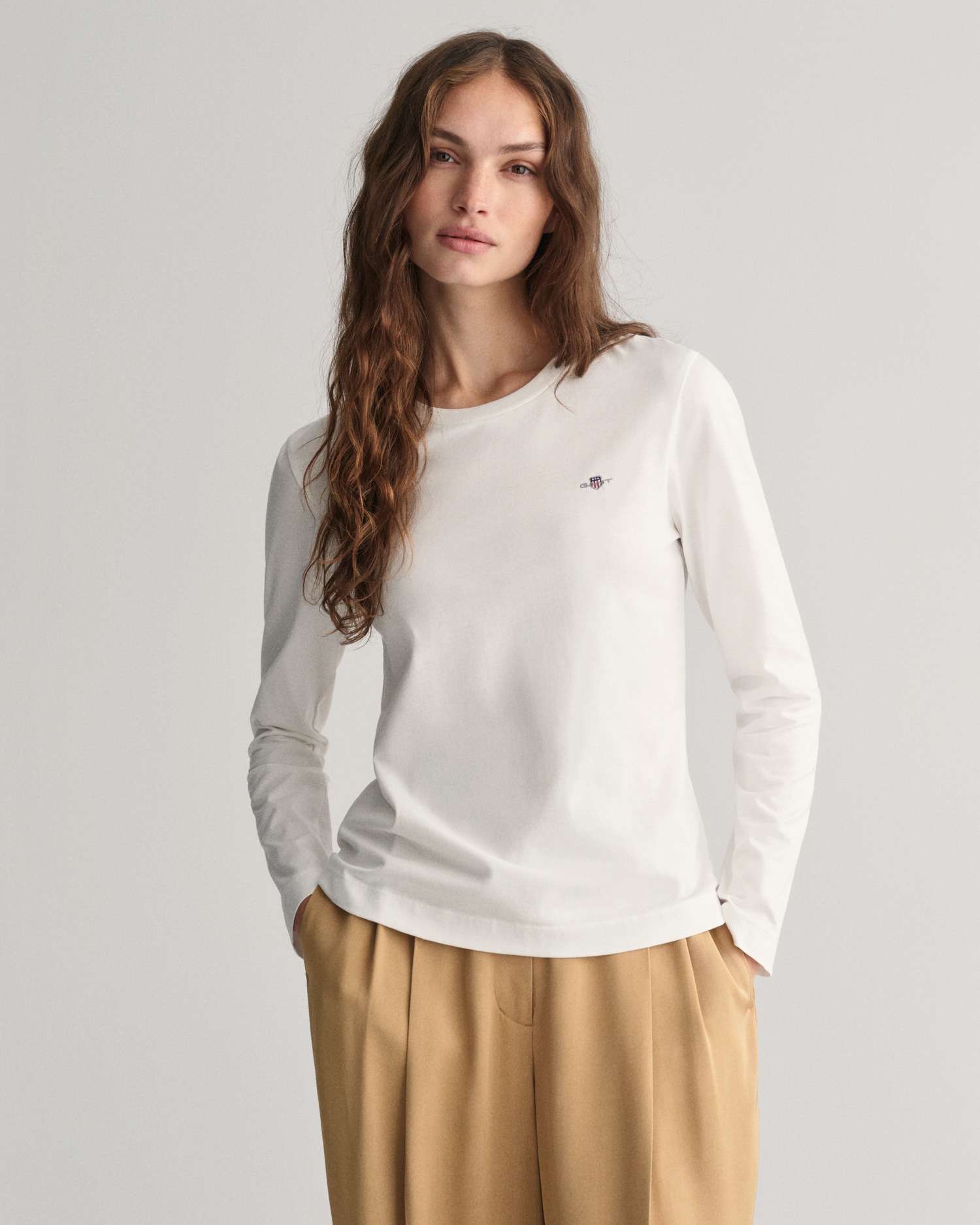Gant Langarmshirt »REG SHIELD LS T-SHIRT«, kleine Logostickerei auf der Brust