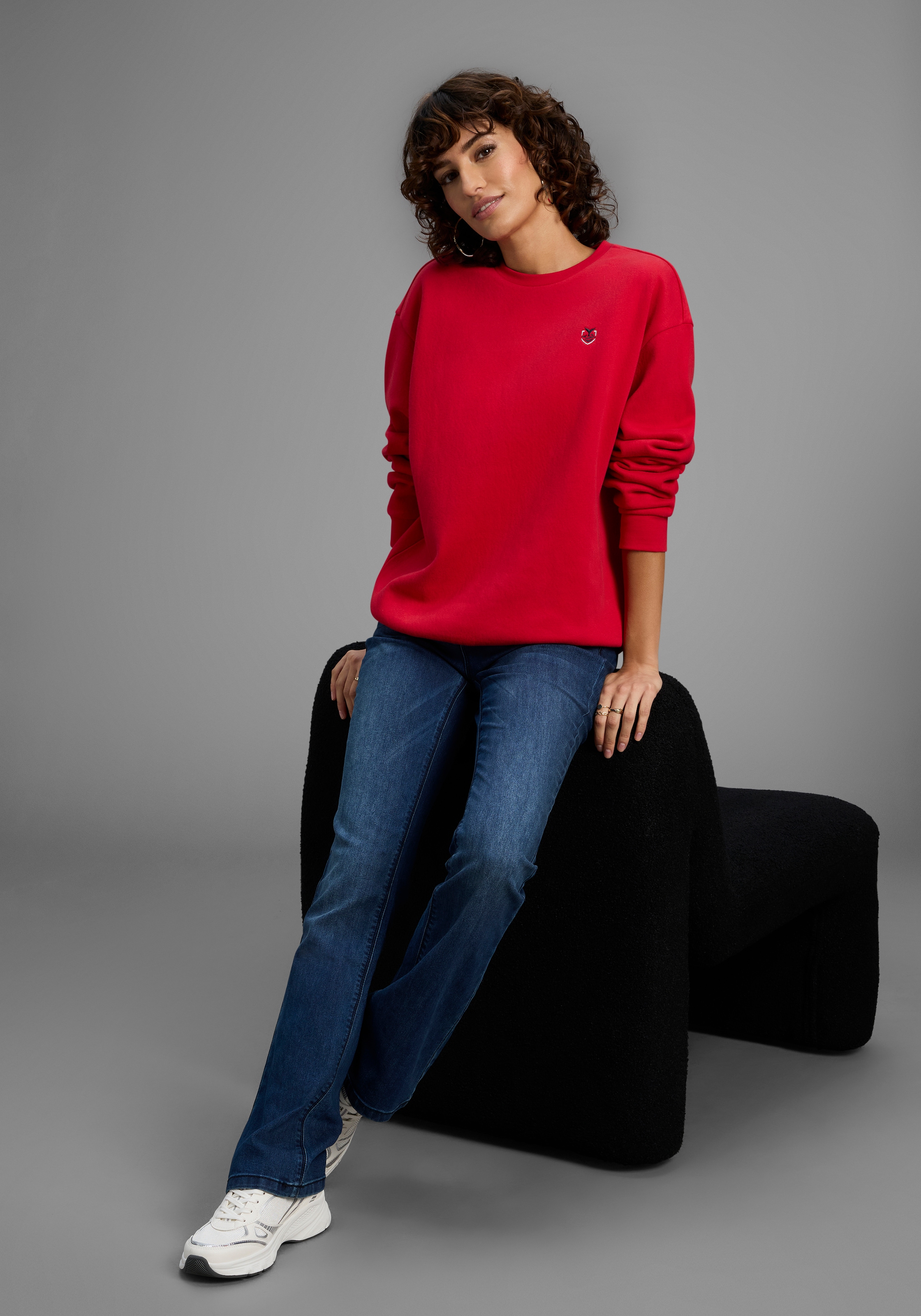 DELMAO Sweater, Angeraute Baumwollmischung mit Logostickerei auf der Brust