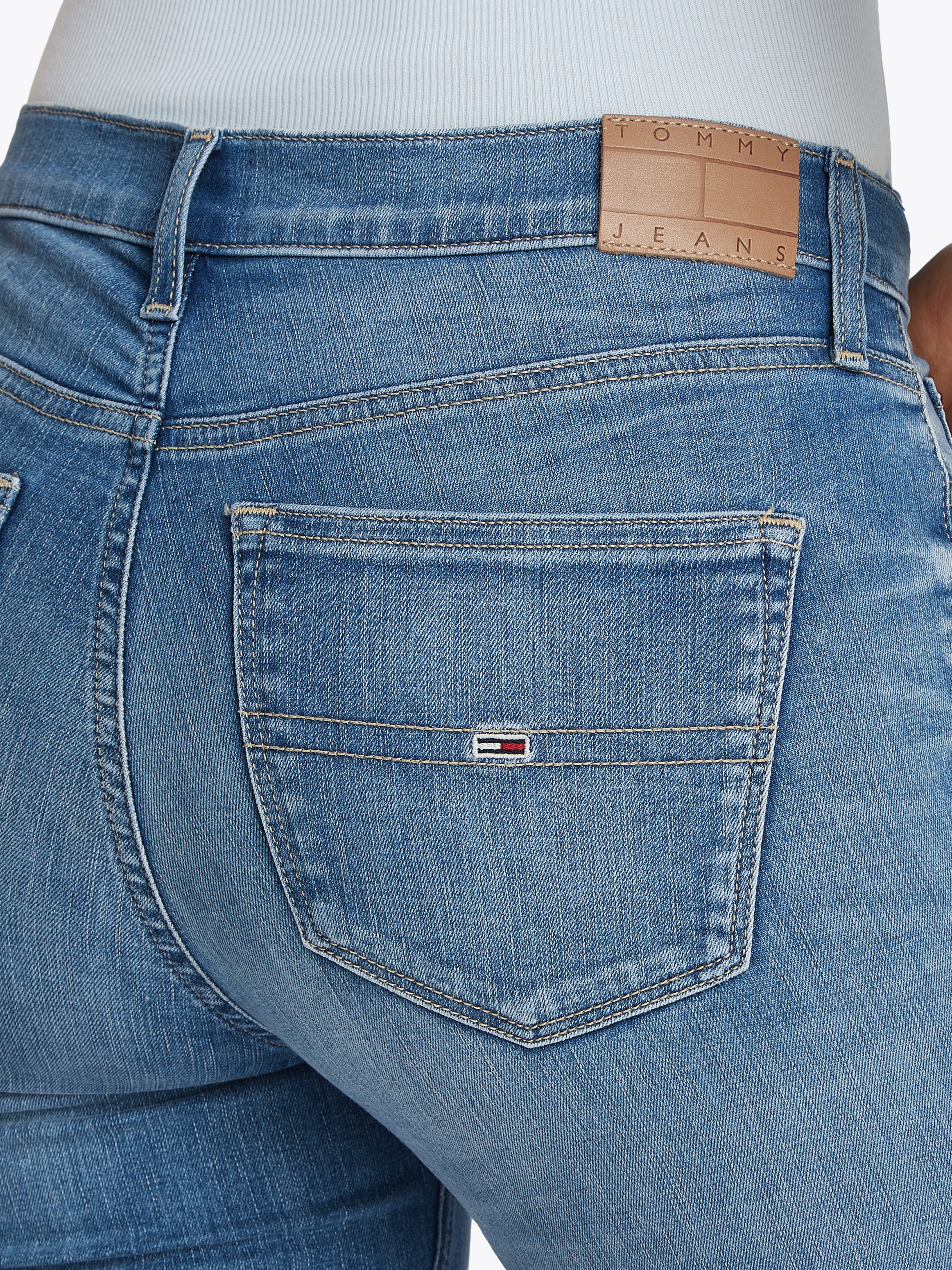 Tommy Jeans Skinny-fit-Jeans "NORA MR SKNY", mit Waschung, mit Logo-Badge günstig online kaufen