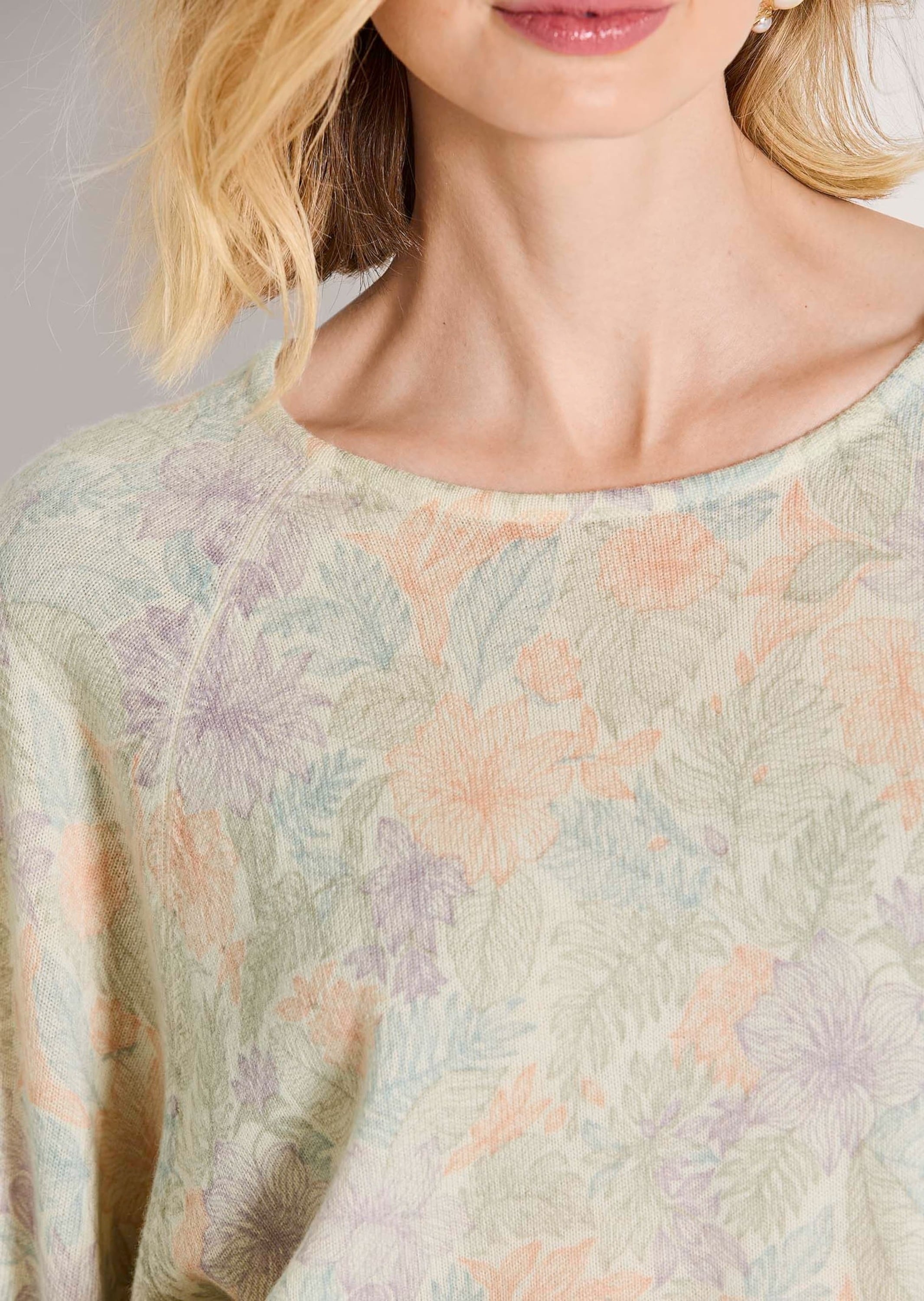 MADELEINE Longpullover »Kaschmirpullover Druckpullover mit zartem Blütenmuster« Fledermaus-Silhouette