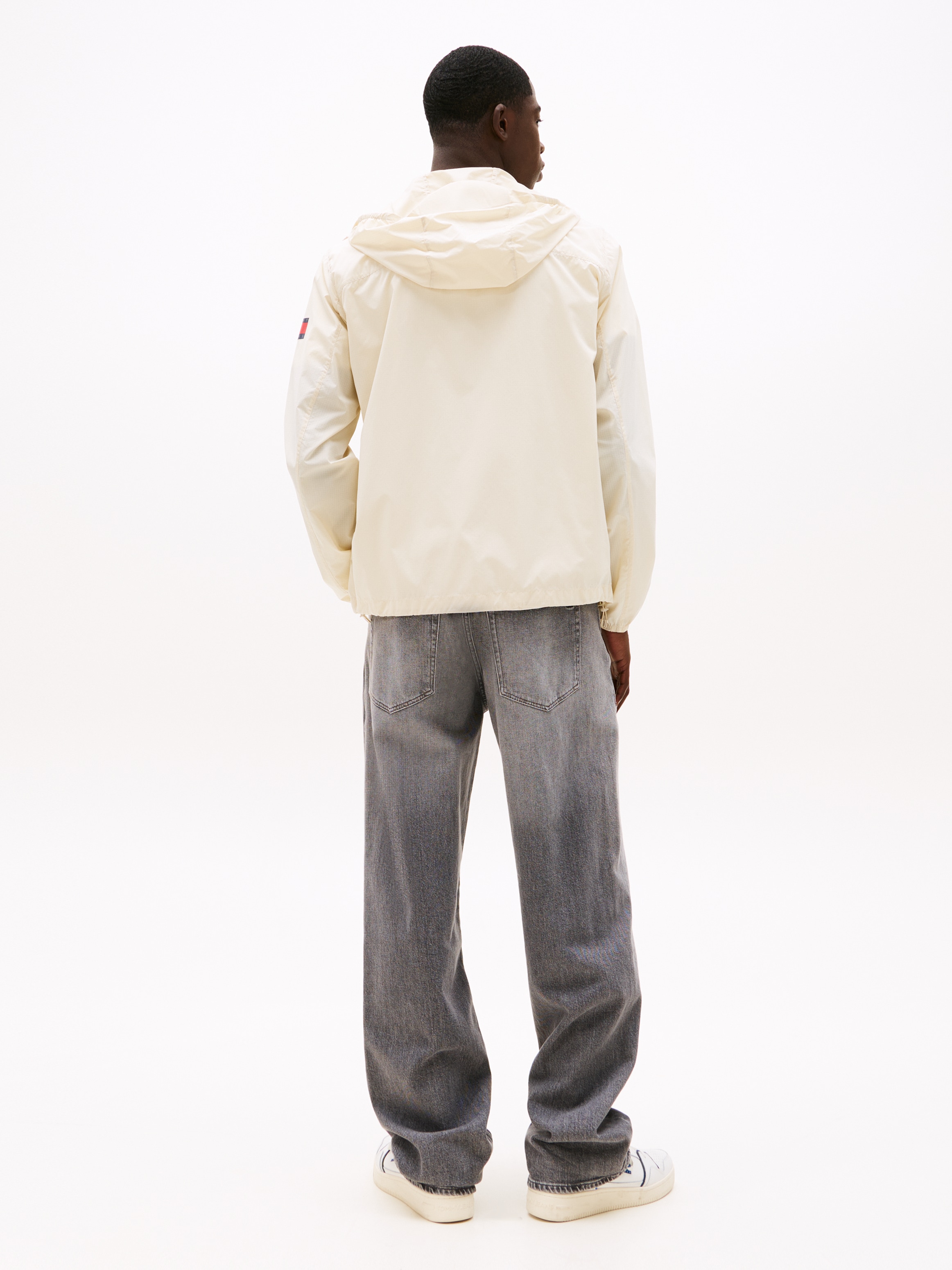 Tommy Jeans Outdoorjacke »TJM OUTDOOR SHELL JACKET EXT«, mit Kapuze, Mit Rundhalsausschnitt