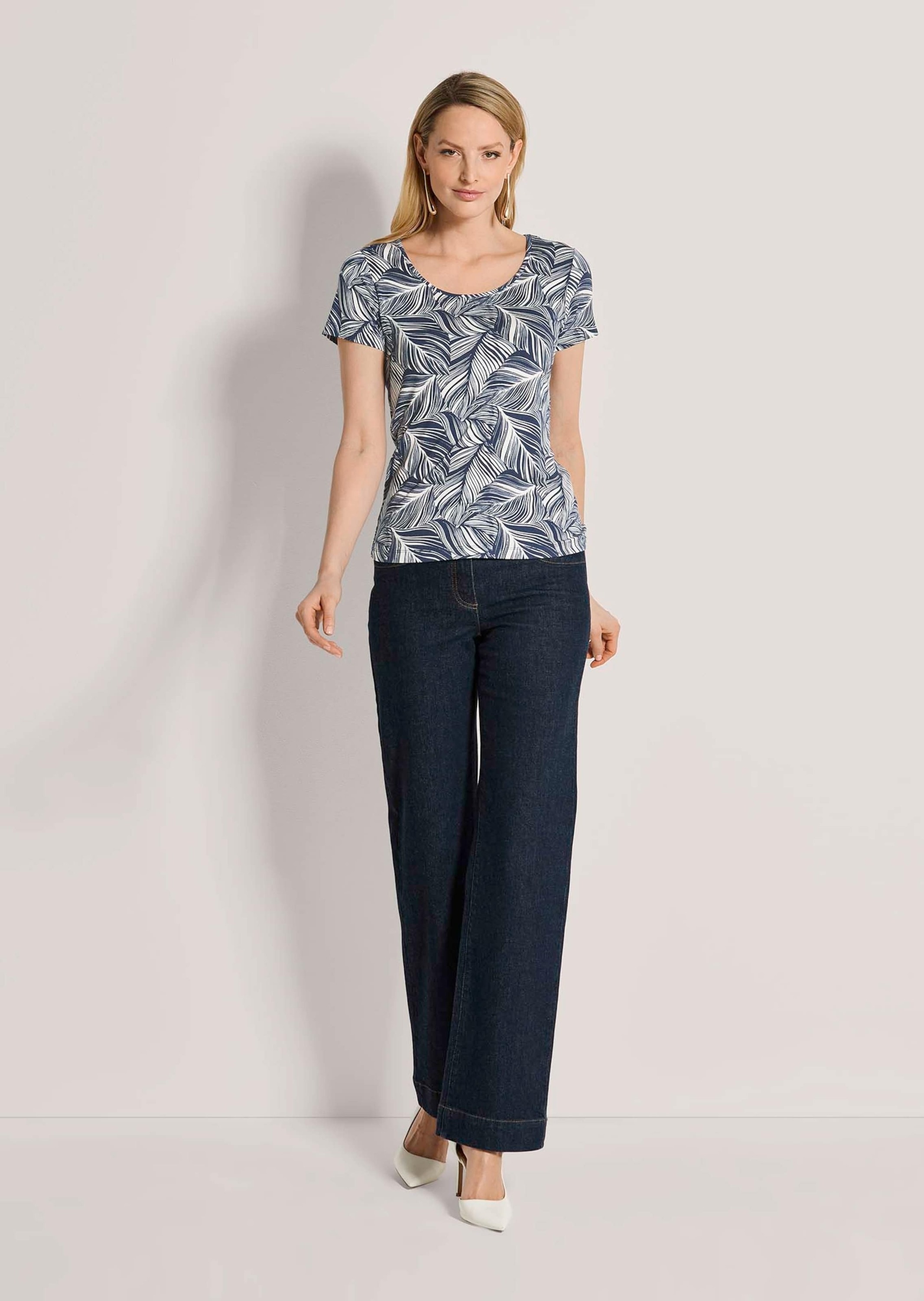 MADELEINE Kurzarmshirt »Shirt Viskoseshirt mit Blattprint«