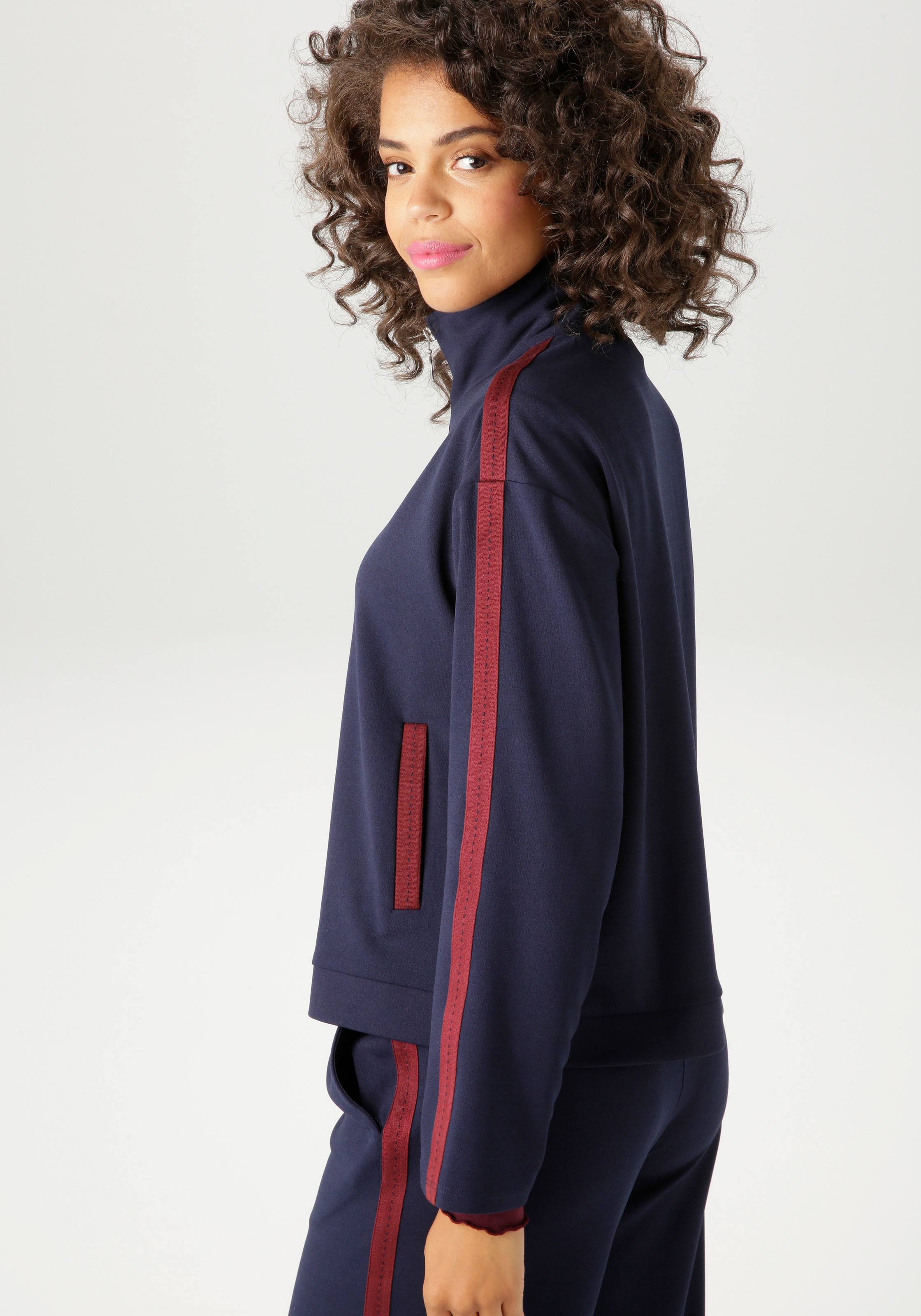 Aniston CASUAL Kurzjacke mit Tapes an den Eingrifftaschen und langen Ärmeln günstig online kaufen