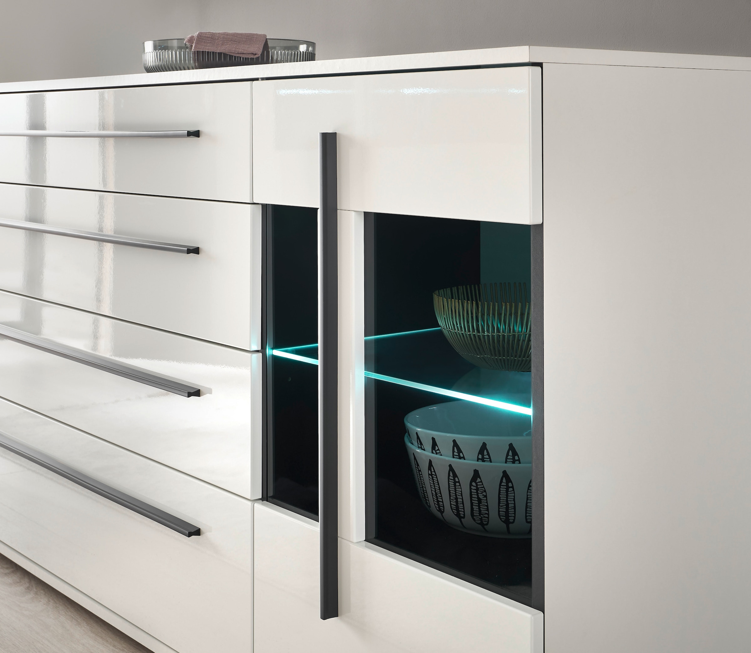 INOSIGN Sideboard »Cantara, moderner Schrank, Kommode in Eiche Evoke oder weiß«, schwarze Stangengriffe, ausreichend Stauraum, vielseitig einsetzbar