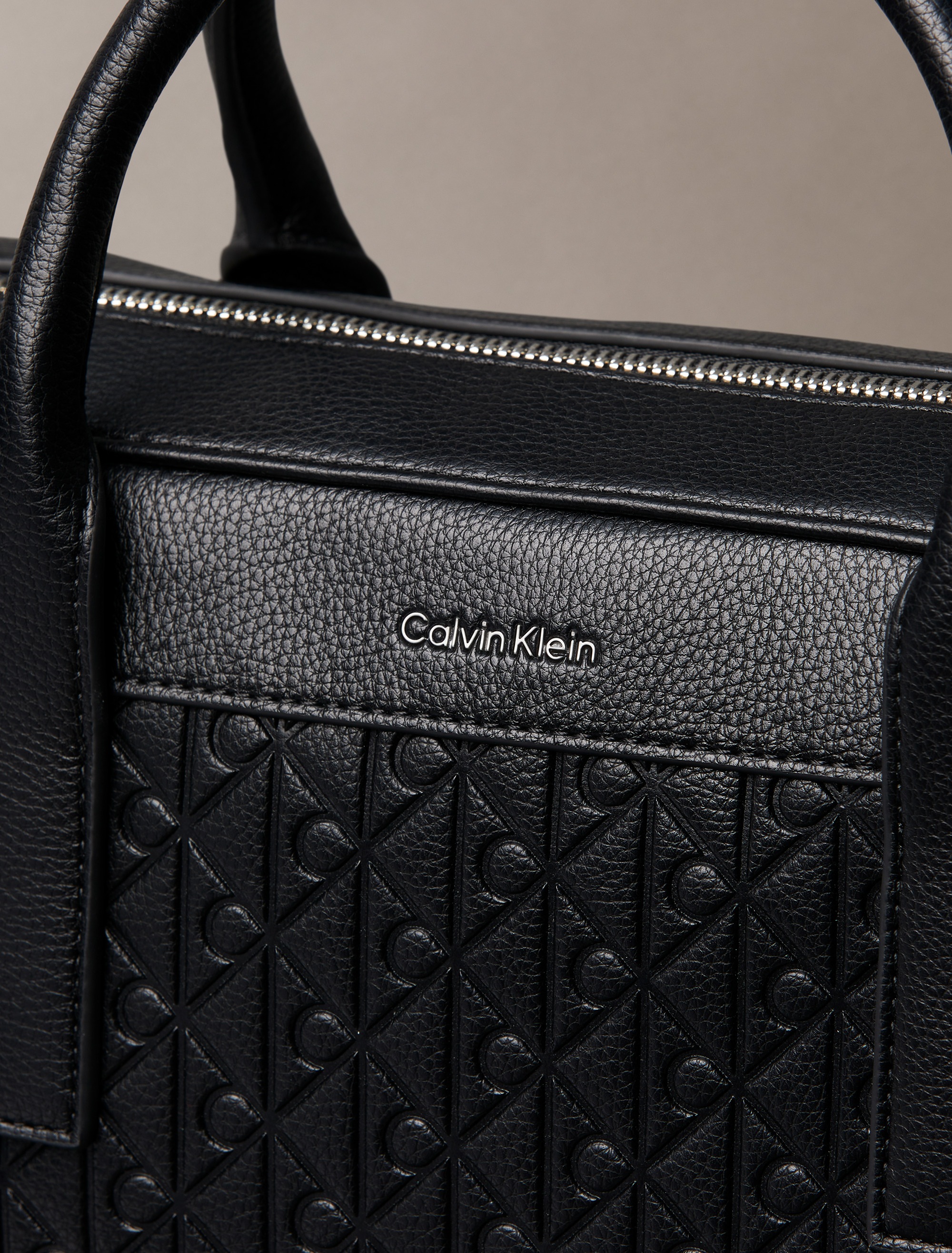 Calvin Klein Aktentasche »EMBLEM EMBOSS COMMUTER«, Umhängetasche, Schultertasche, Businesstasche