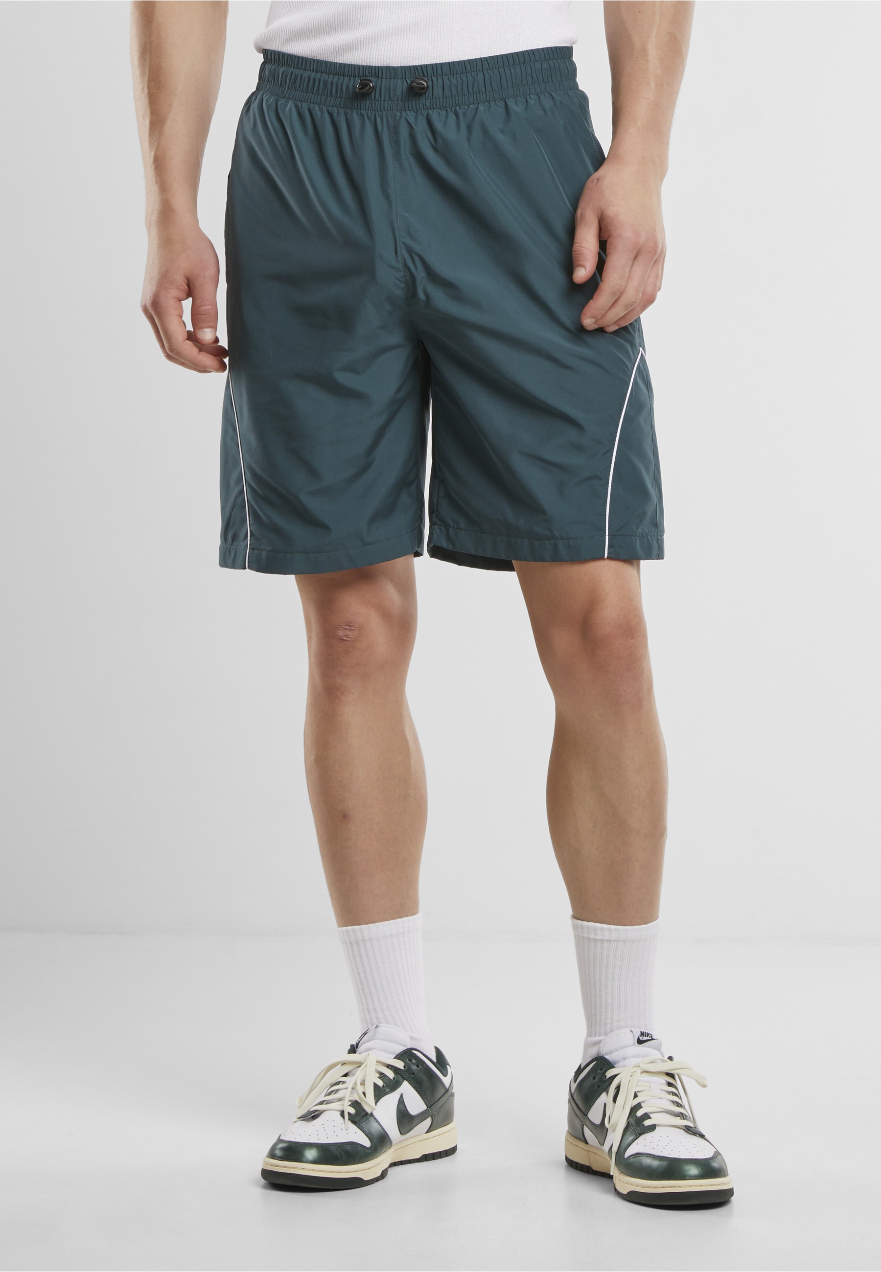 Thumbnail - URBAN CLASSICS Shorts "Urban Classics Piped Panel Trackshorts"