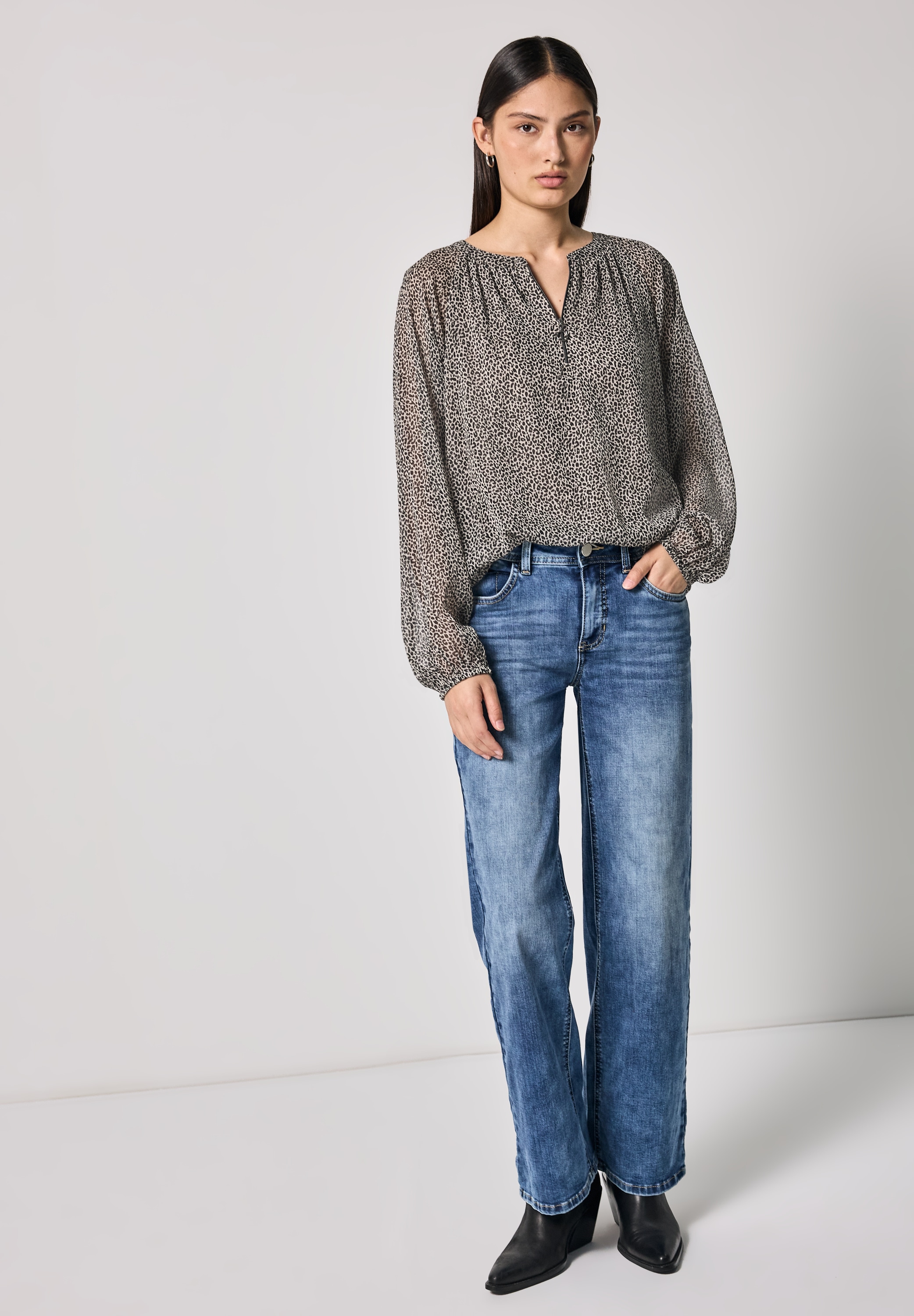 STREET ONE STUDIO Chiffonbluse, mit Rundhalsausschnitt